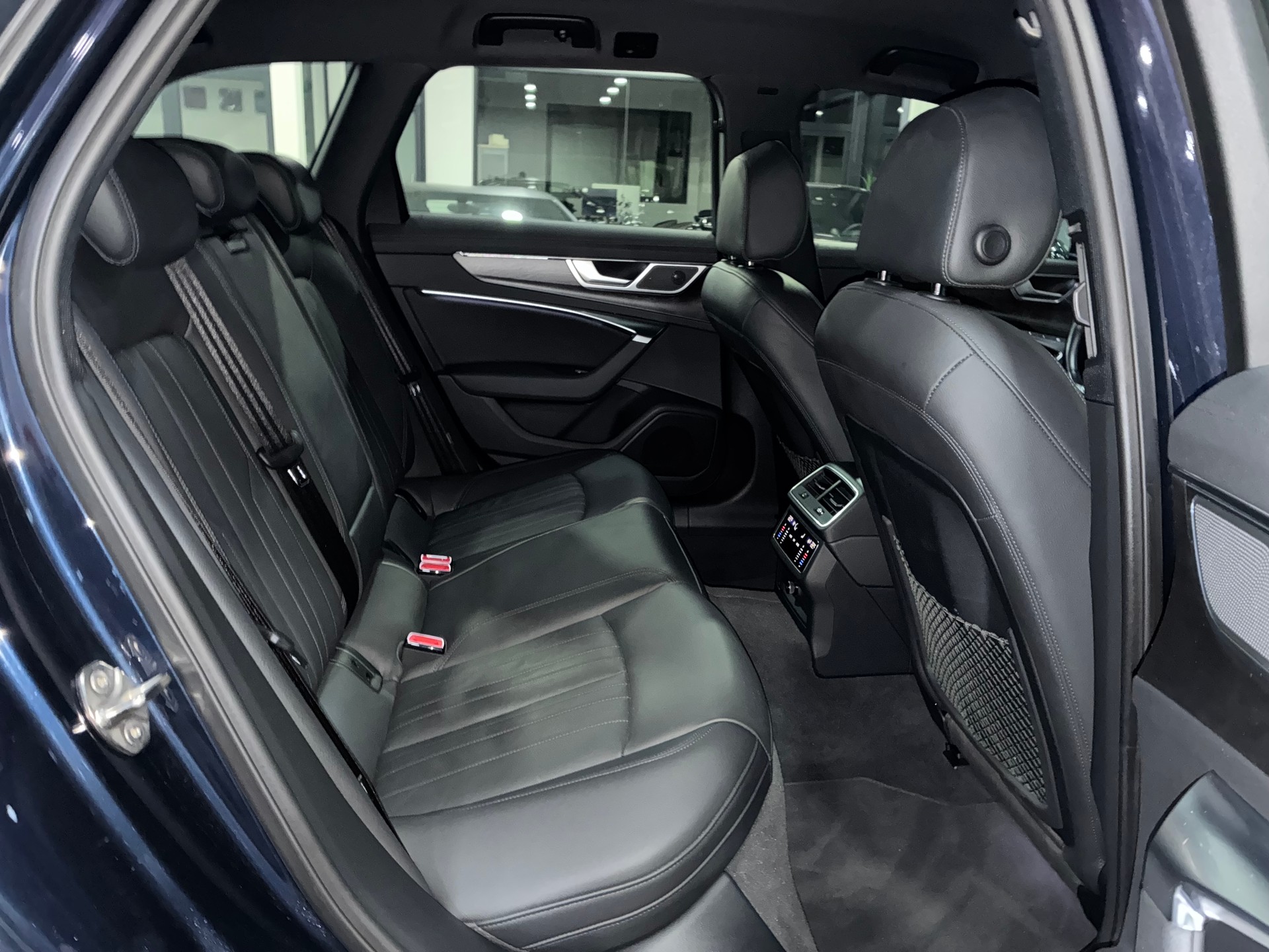 AUDI A6 Avant 40 TDI Design quattro S-tronic-image-10