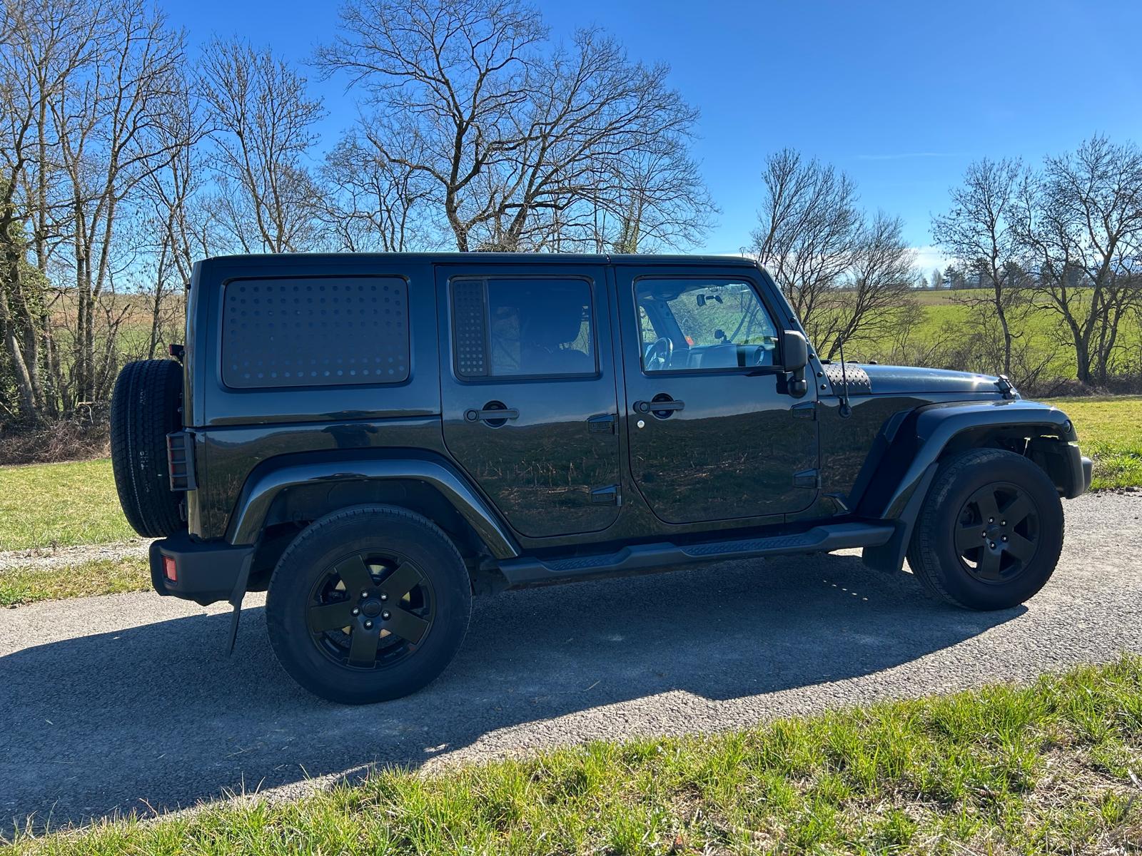 JEEP Wrangler 2.8CRD Unlimited Sahara Automatic-image-1