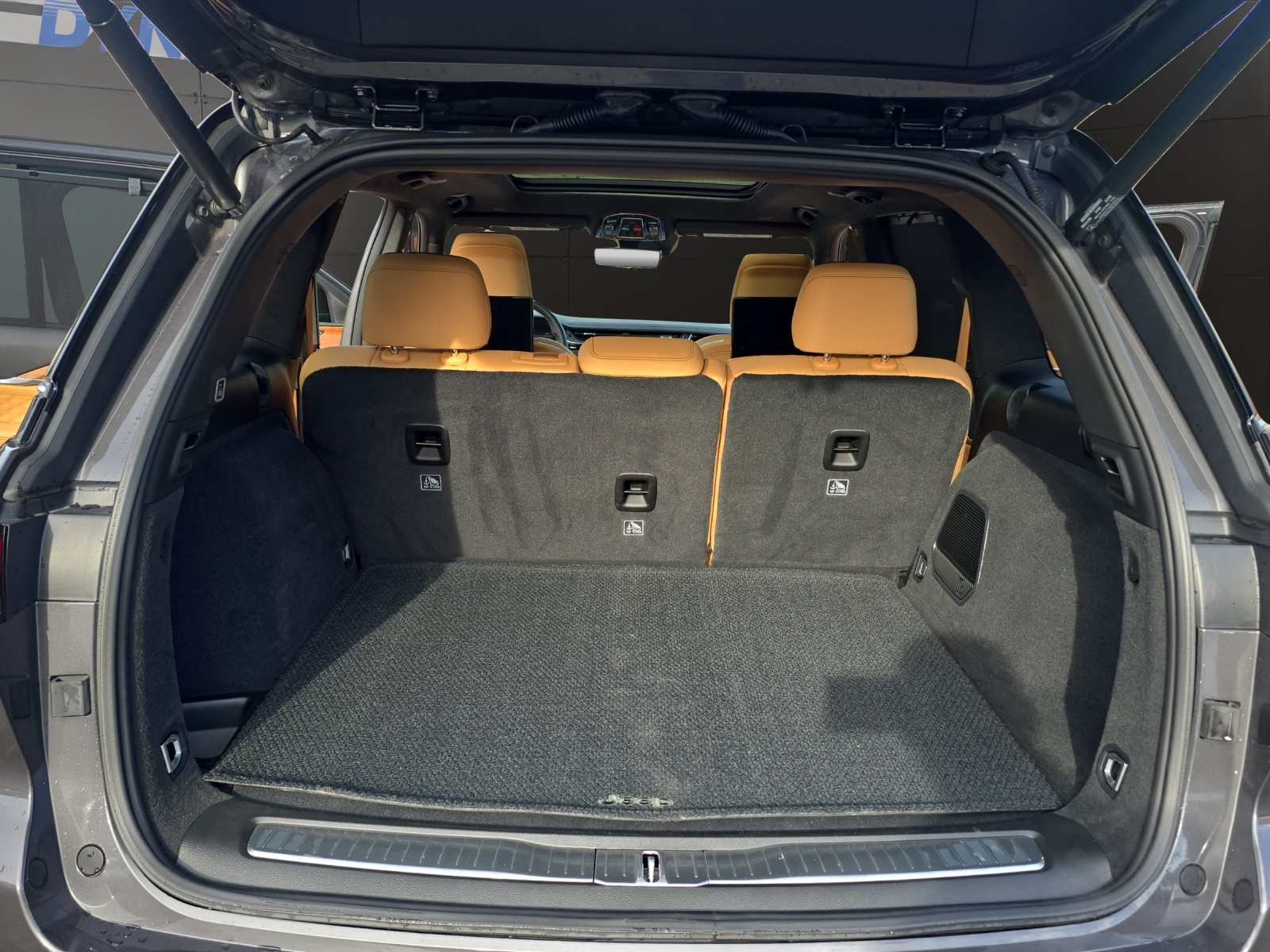 JEEP Grand Cherokee 5.7 V8 Summit Reserve-image-16