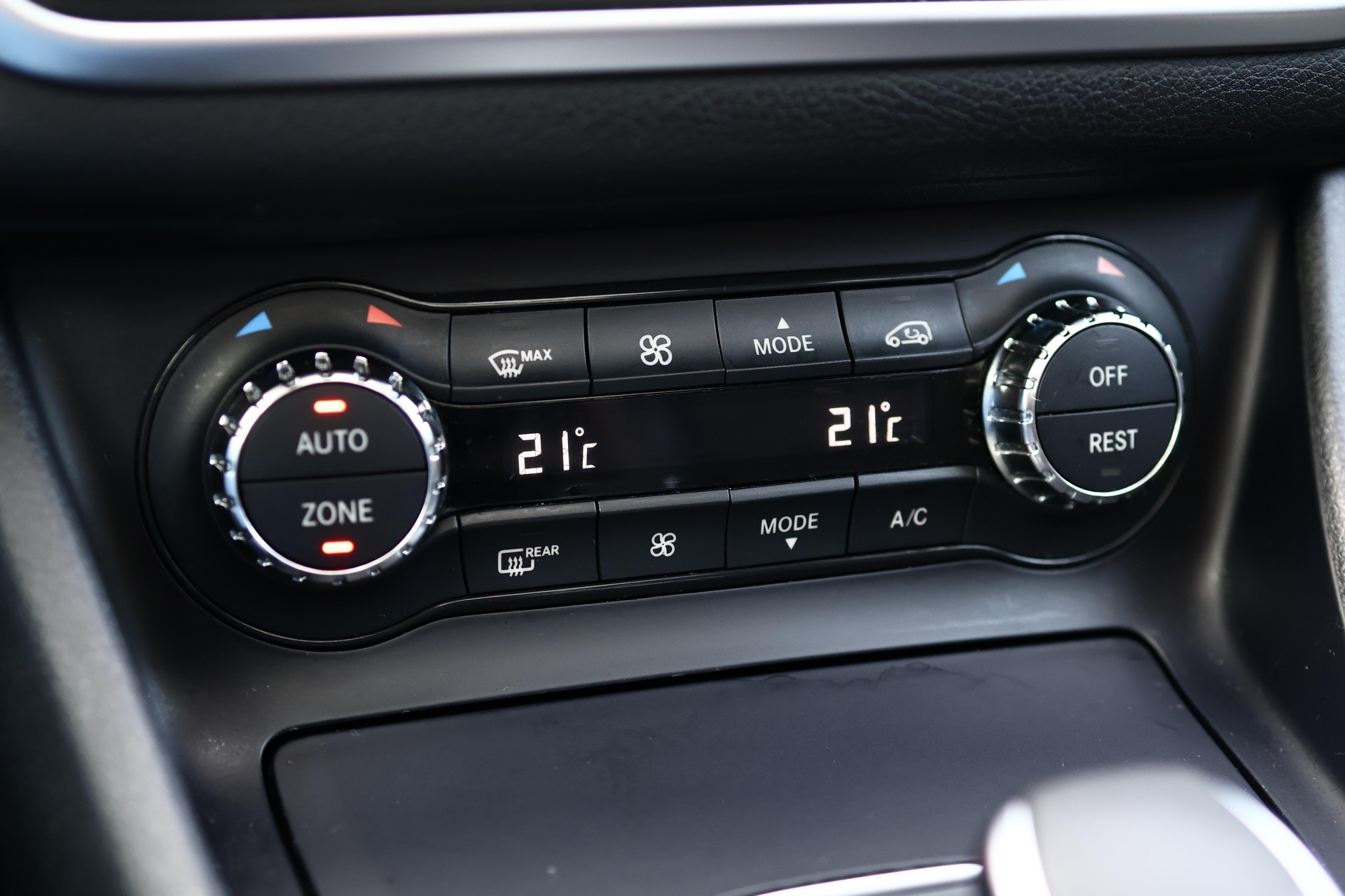 MERCEDES-BENZ GLA 45 AMG 4m-image-31