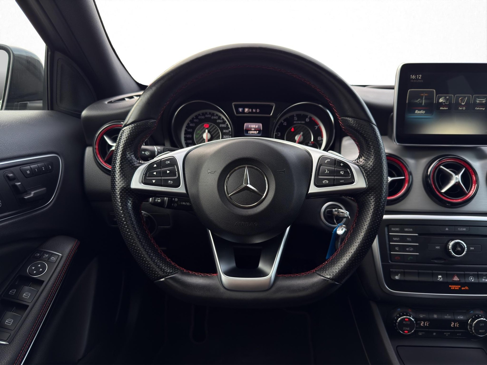 MERCEDES-BENZ GLA 45 AMG 4m-image-18