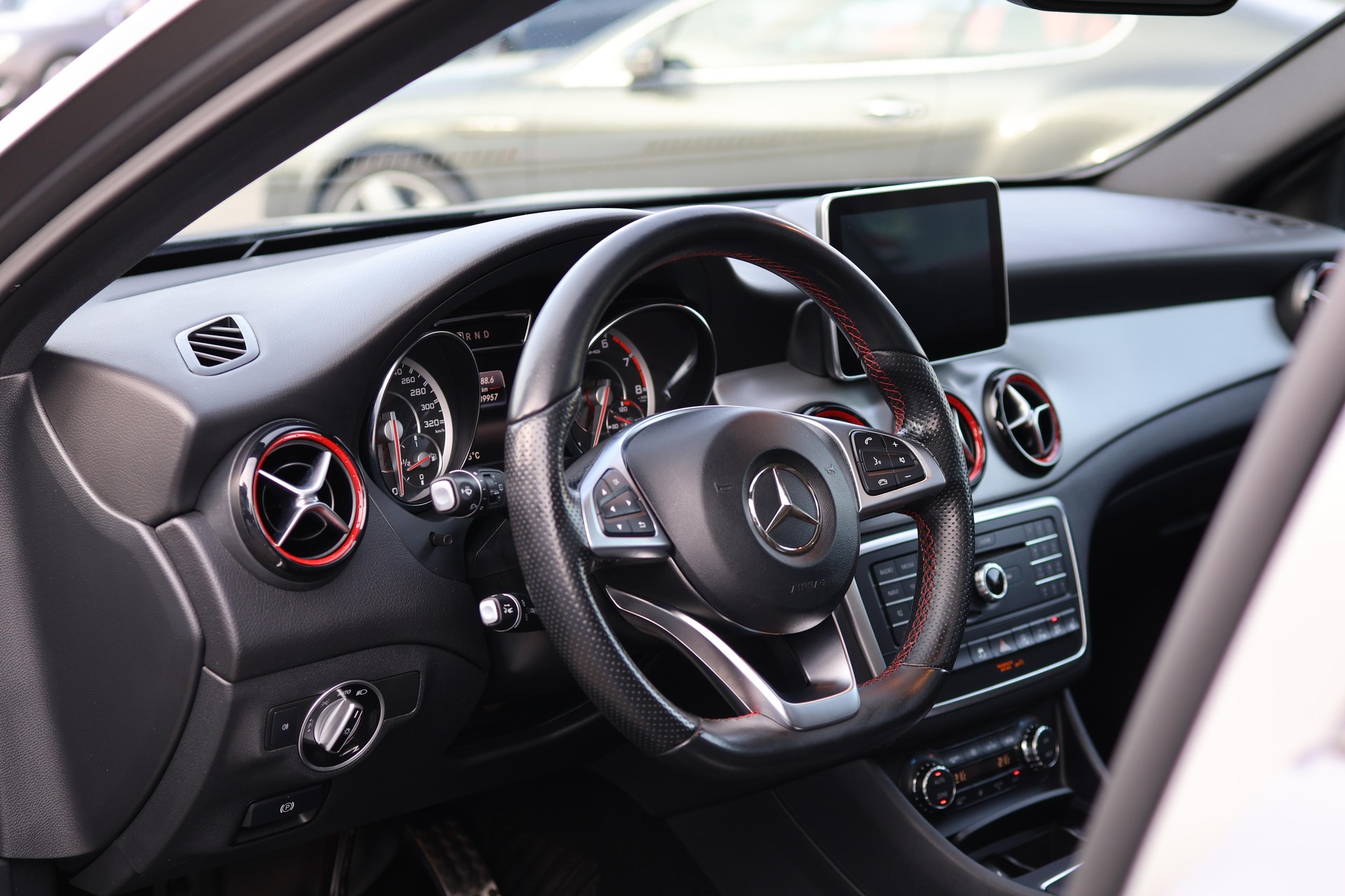 MERCEDES-BENZ GLA 45 AMG 4m-image-14