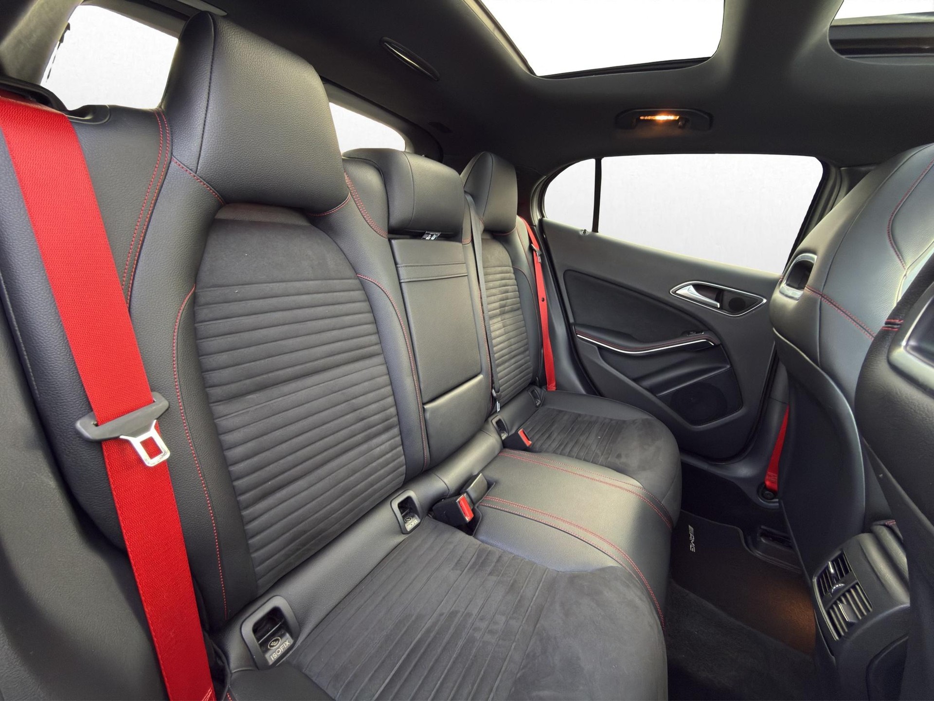 MERCEDES-BENZ GLA 45 AMG 4m-image-25