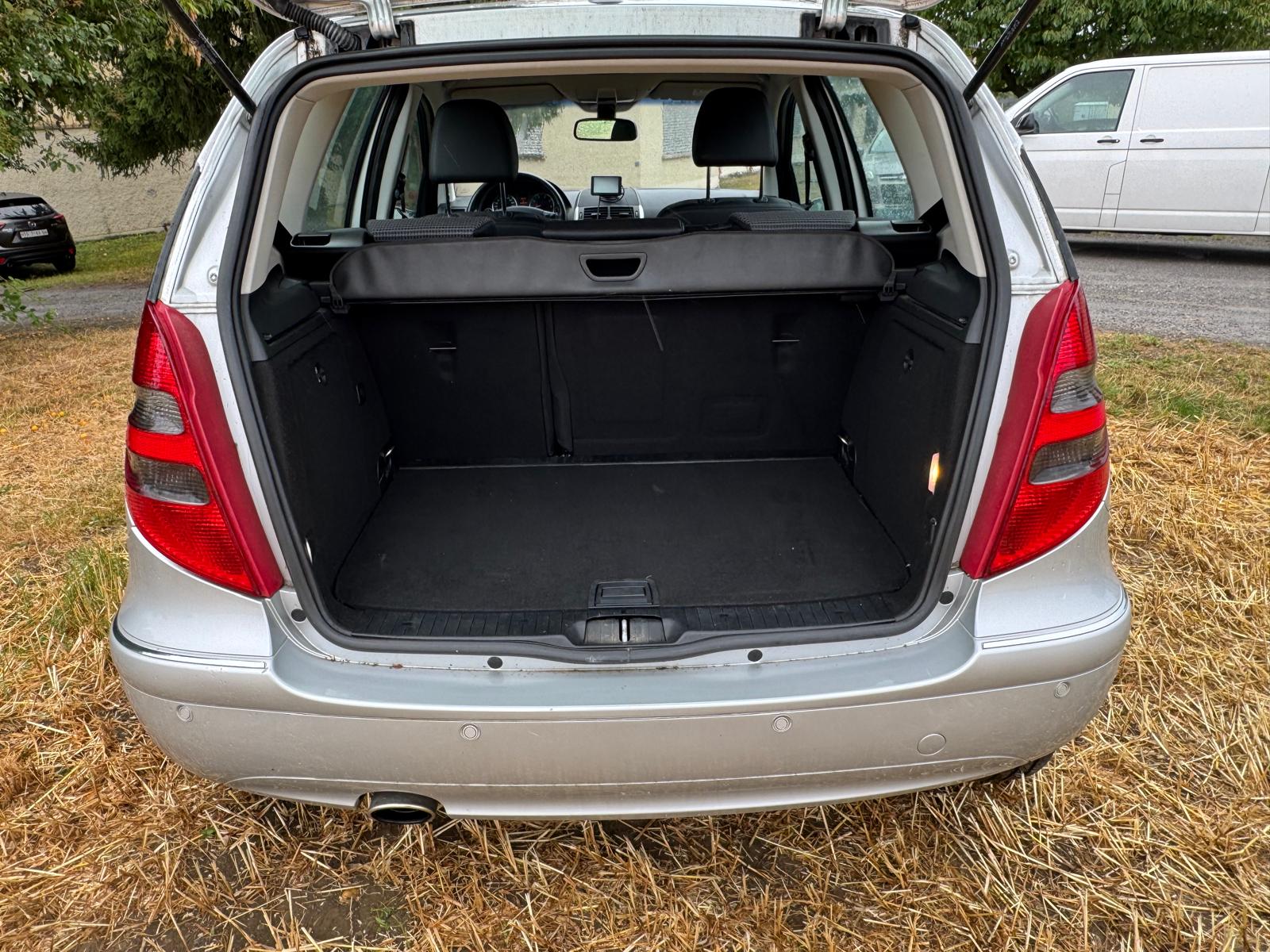 MERCEDES-BENZ A 200 Avantgarde-image-5