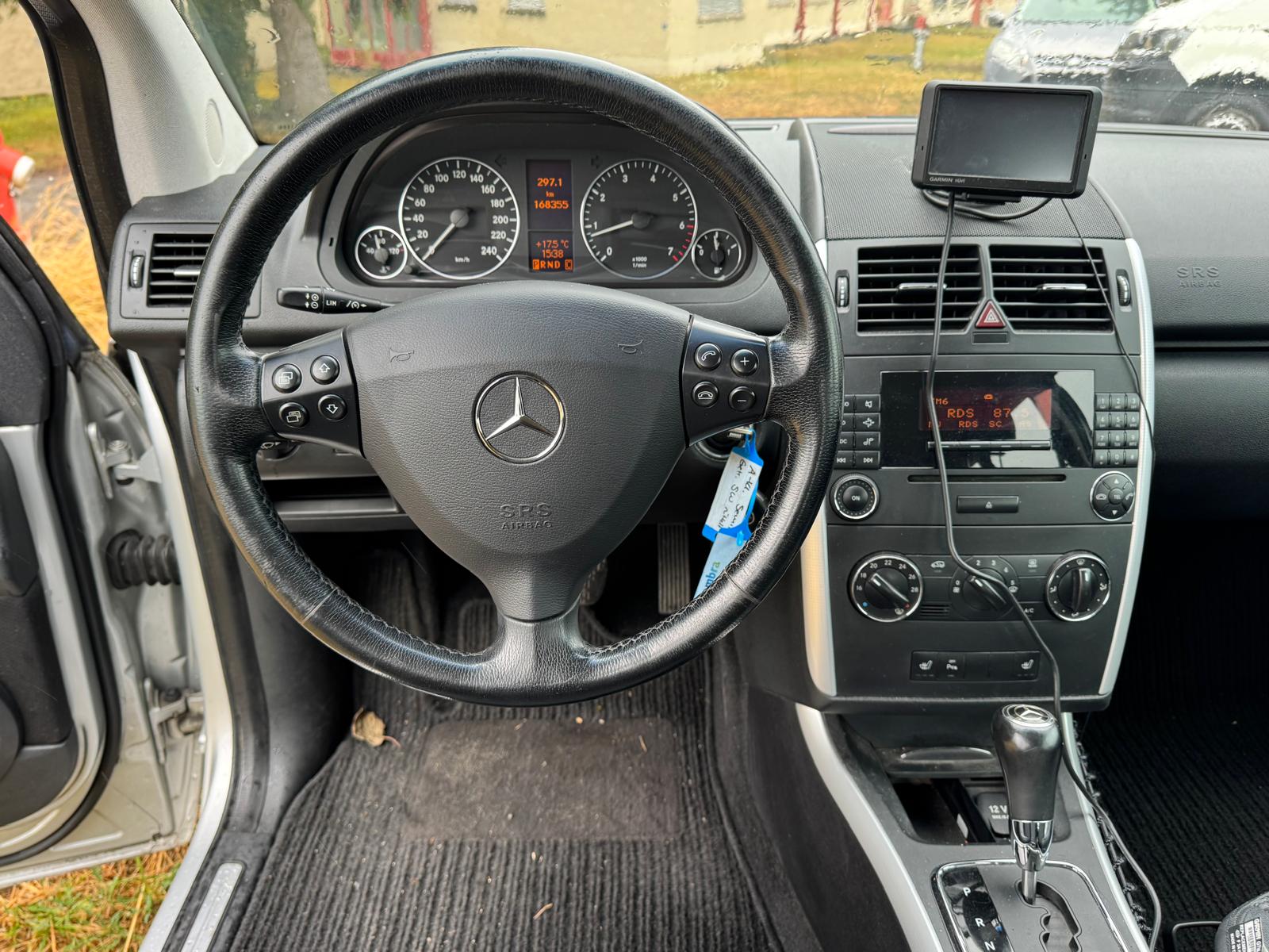 MERCEDES-BENZ A 200 Avantgarde-image-13