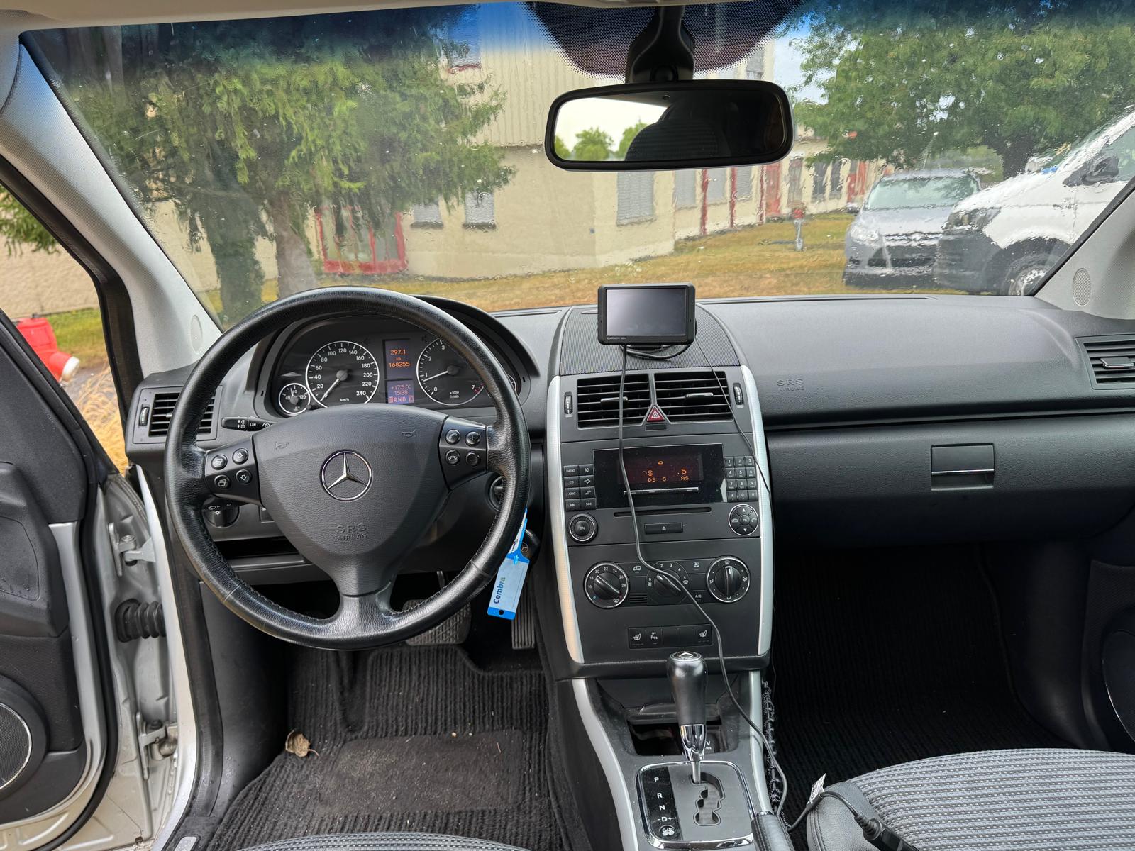 MERCEDES-BENZ A 200 Avantgarde-image-12