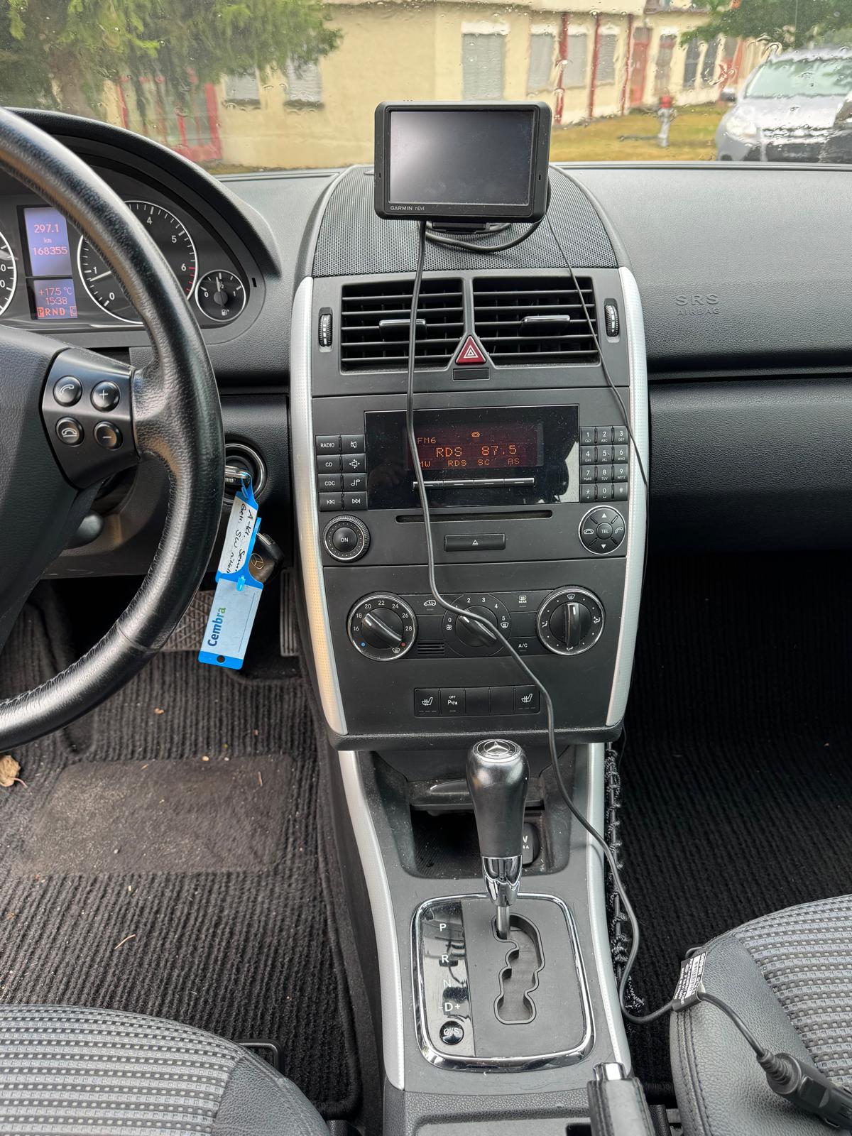 MERCEDES-BENZ A 200 Avantgarde-image-14