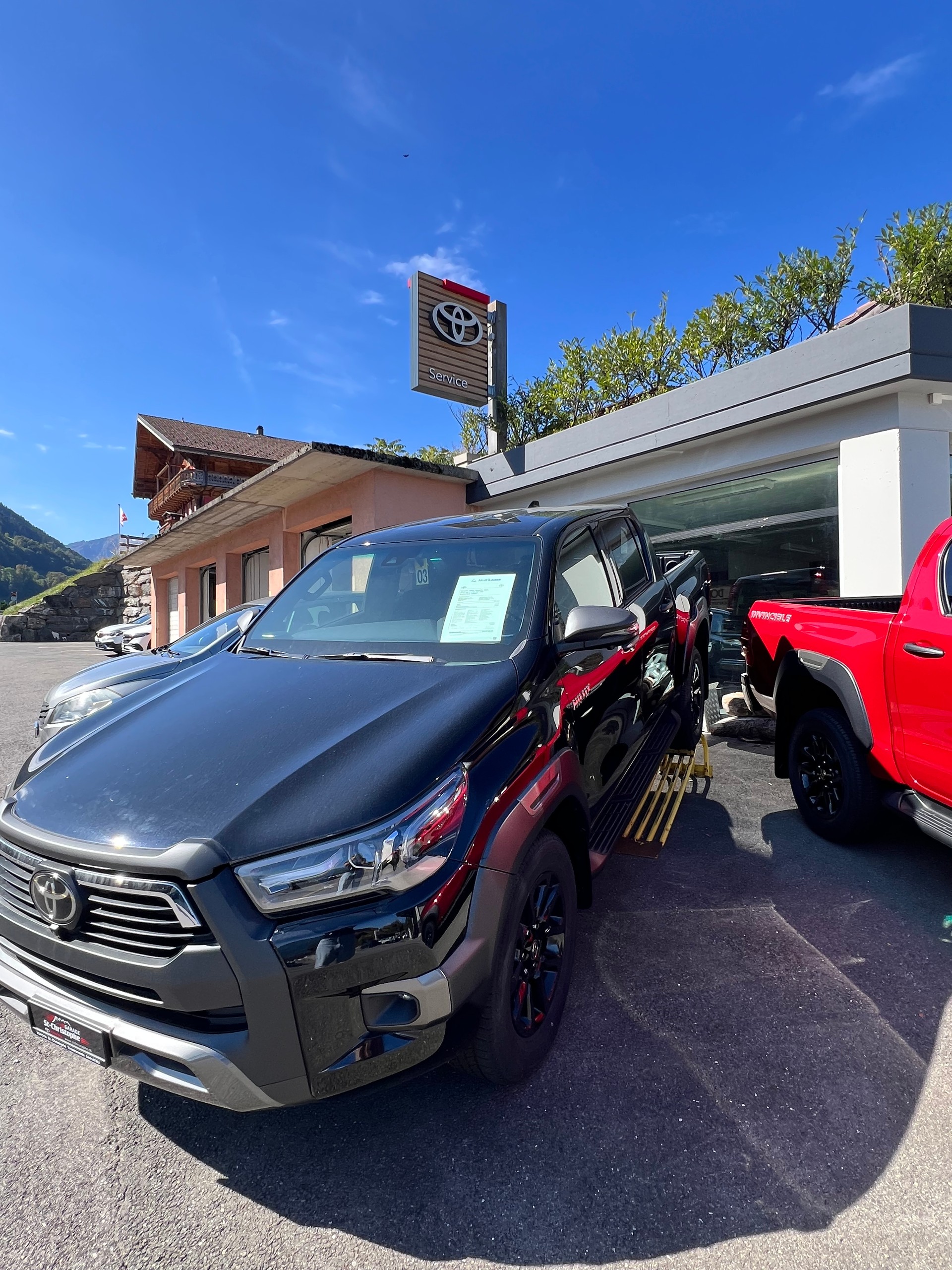 TOYOTA Hilux 2.8D Invincible-image-0