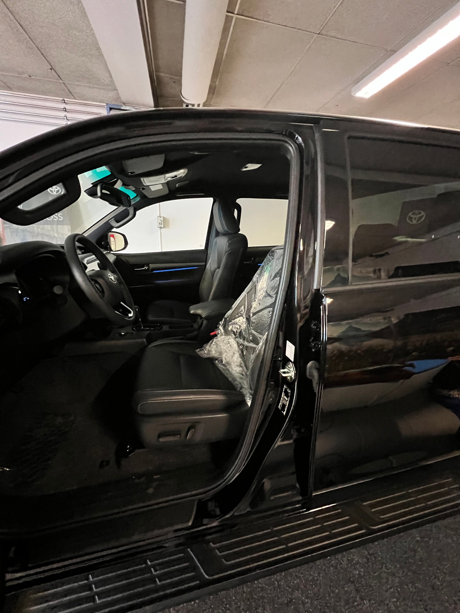 TOYOTA HI-LUX-image-2