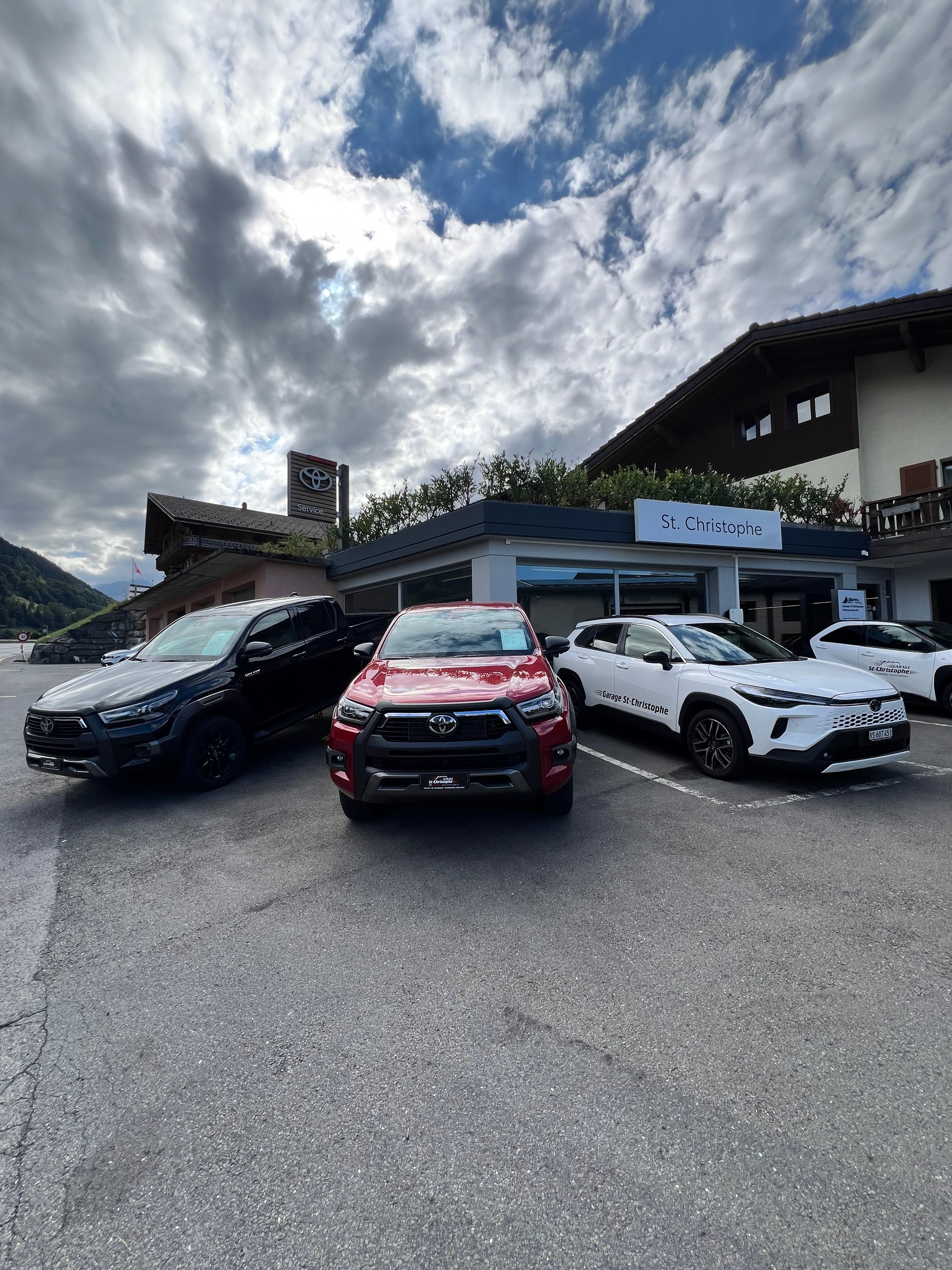 TOYOTA Hilux 2.8D Invincible-image-5