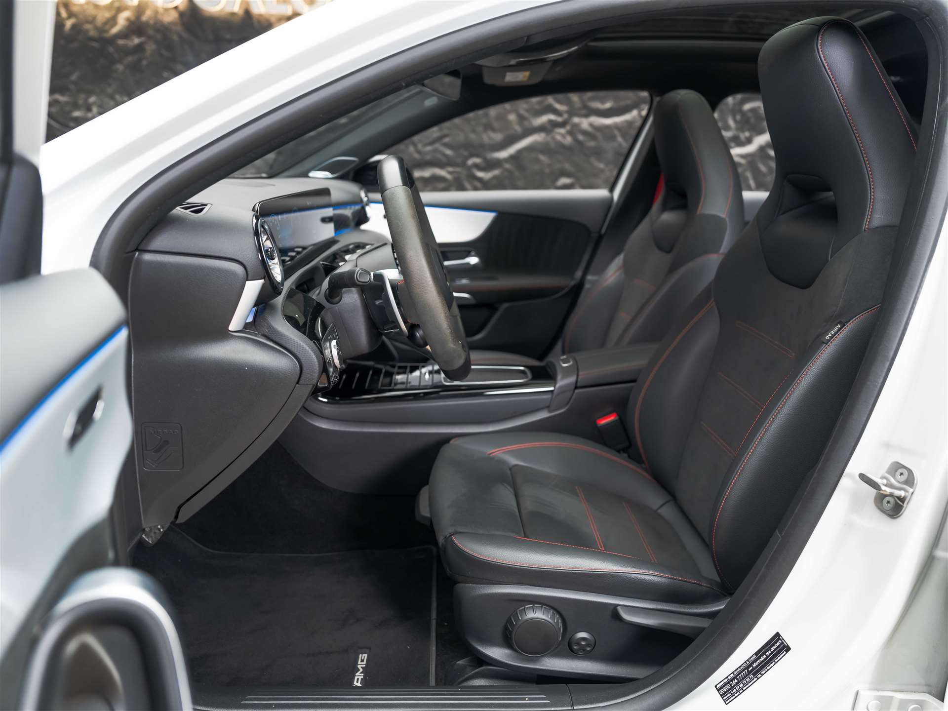 MERCEDES-BENZ A 45 S AMG 4Matic+ 8G-DCT *Facelift*Panorama*Schmiederäder*Burmester*-image-10