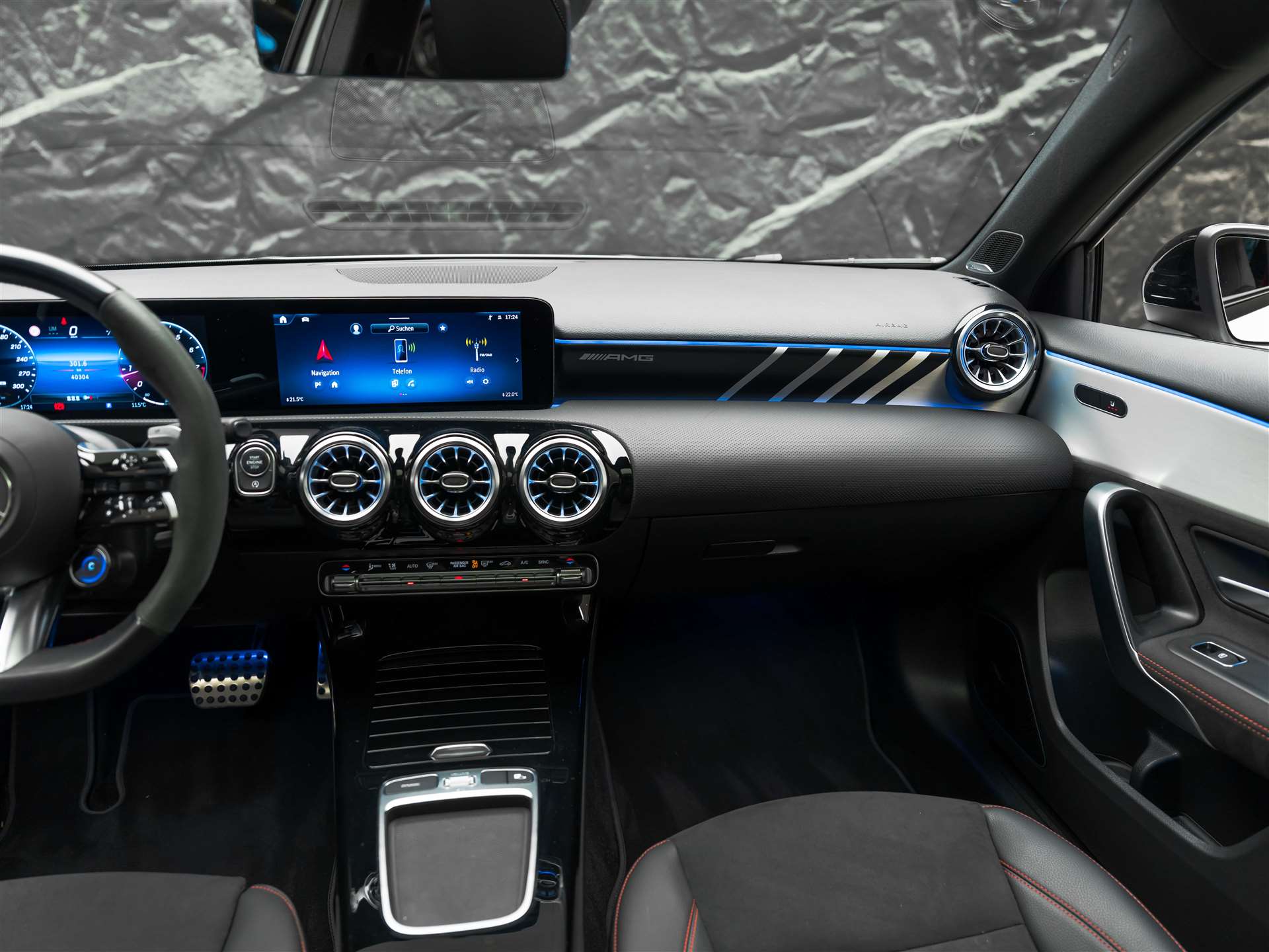 MERCEDES-BENZ A 45 S AMG 4Matic+ 8G-DCT *Facelift*Panorama*Schmiederäder*Burmester*-image-29