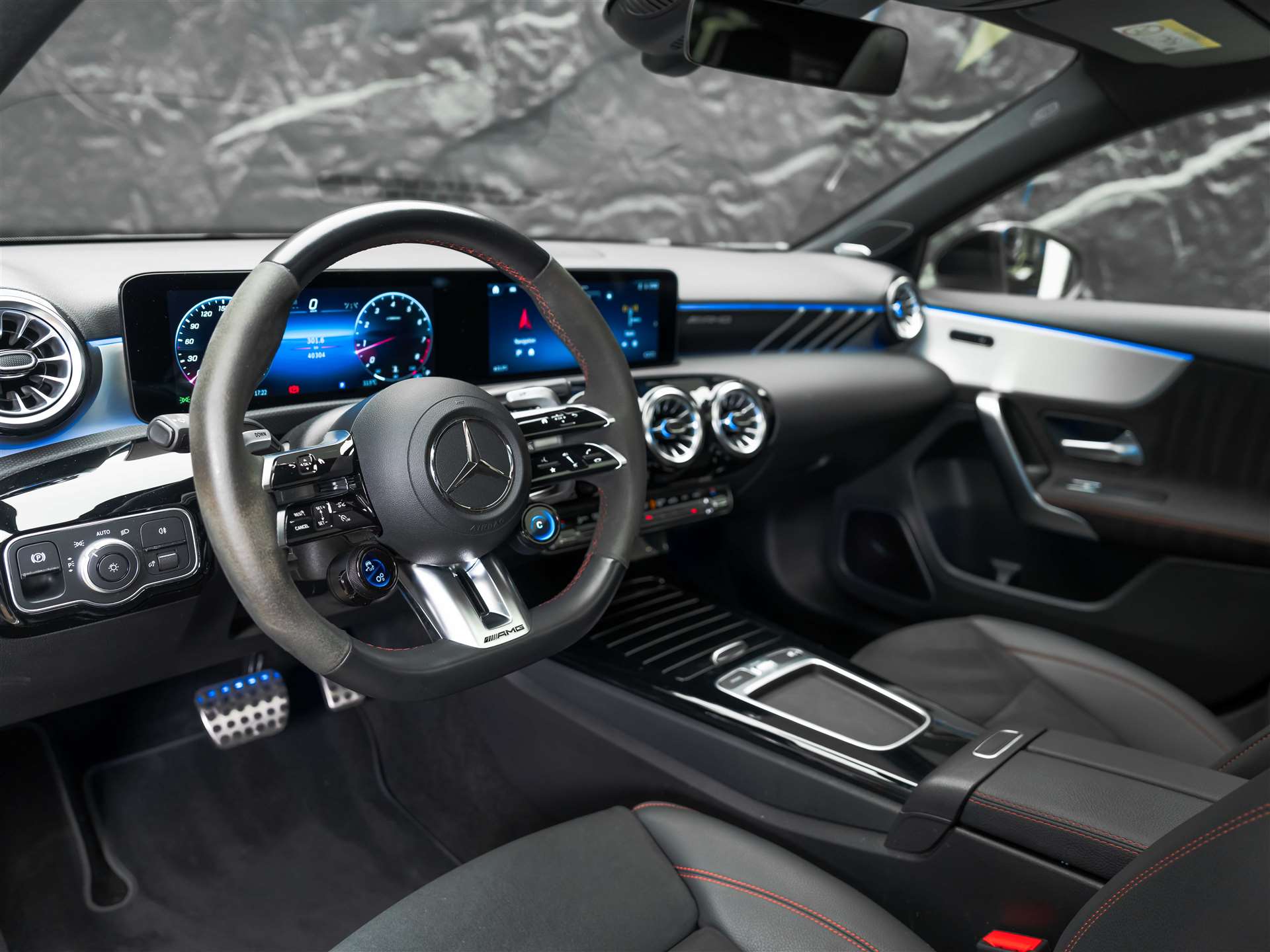 MERCEDES-BENZ A 45 S AMG 4Matic+ 8G-DCT *Facelift*Panorama*Schmiederäder*Burmester*-image-8