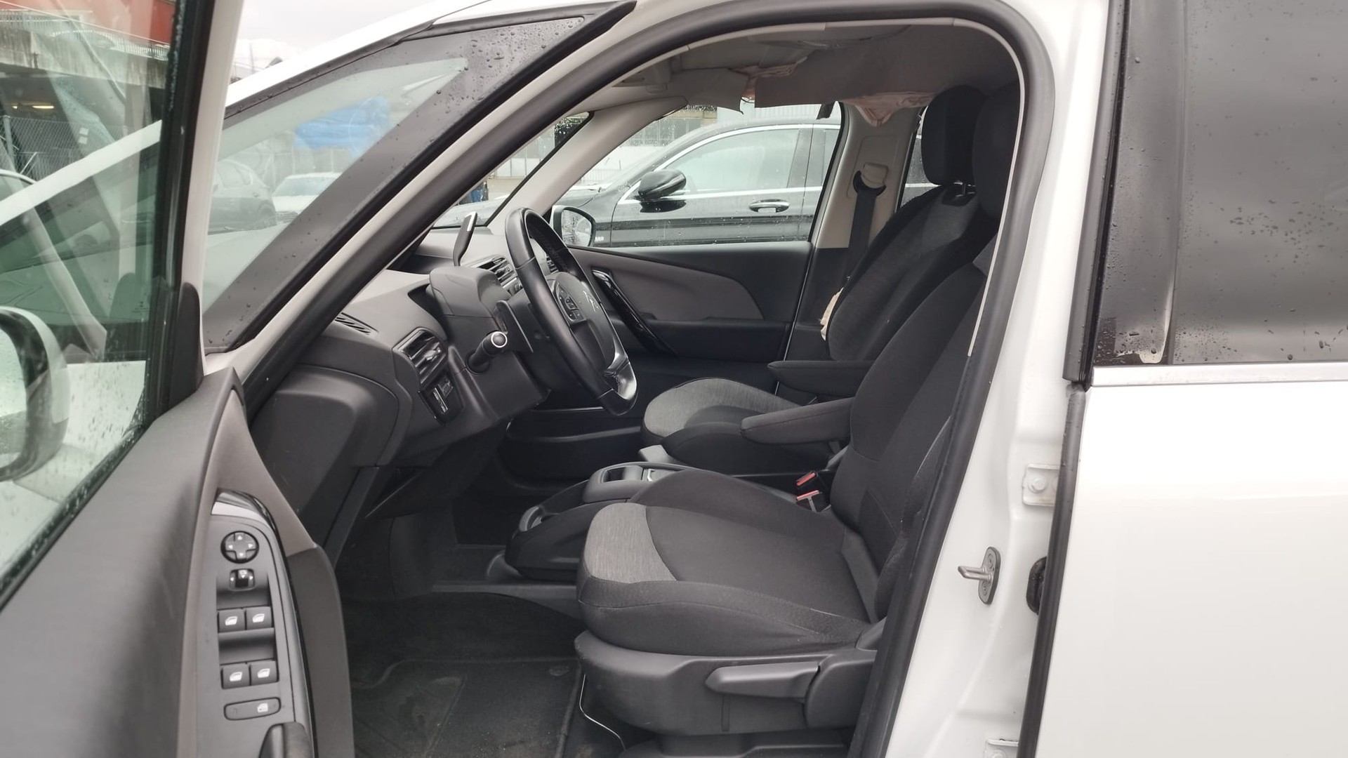 CITROEN C4 Picasso 1.2 Pure Tech Feel EAT6-image-11
