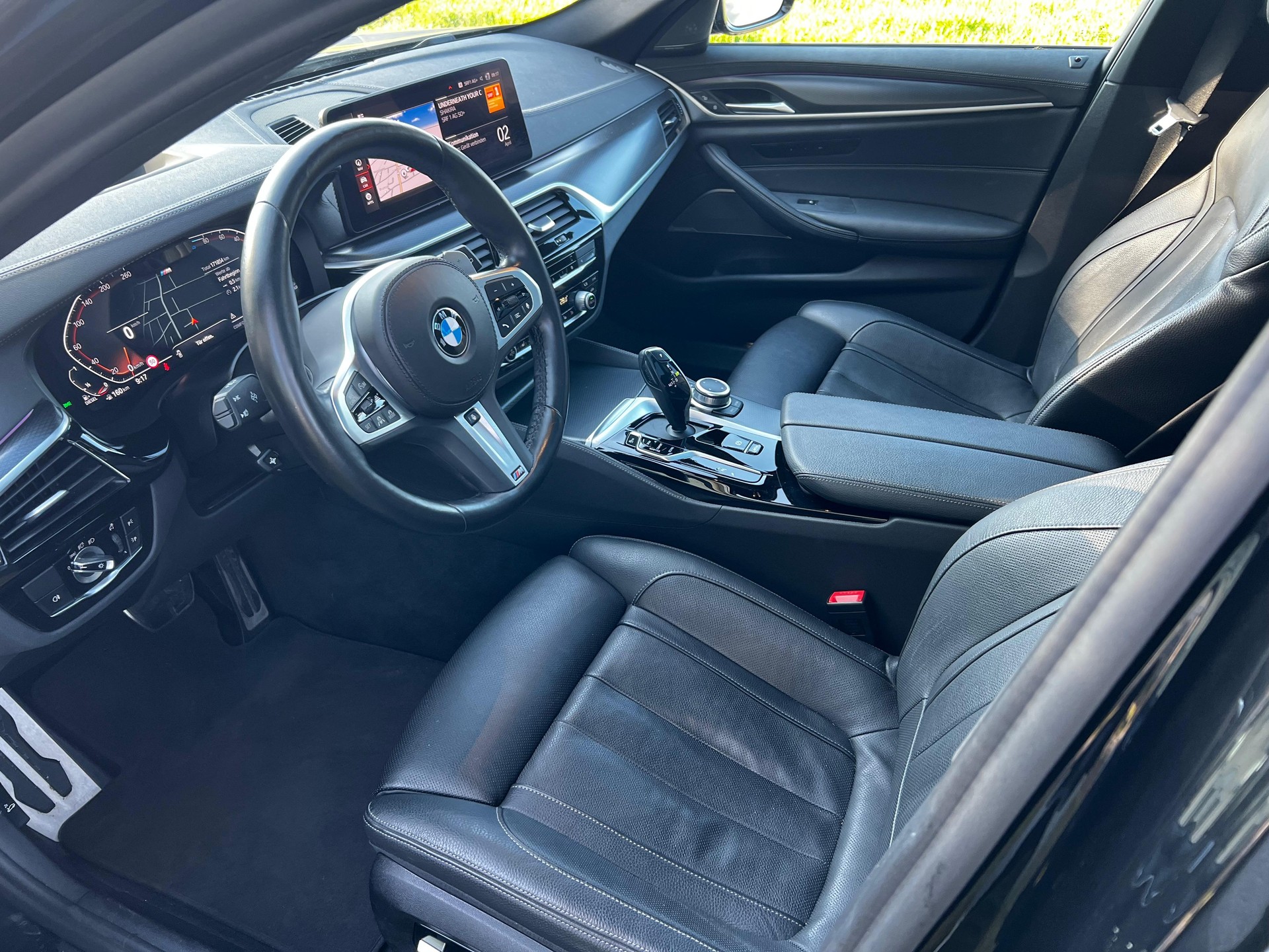 BMW 520d xDrive 48V Touring M Sport Steptronic-image-7