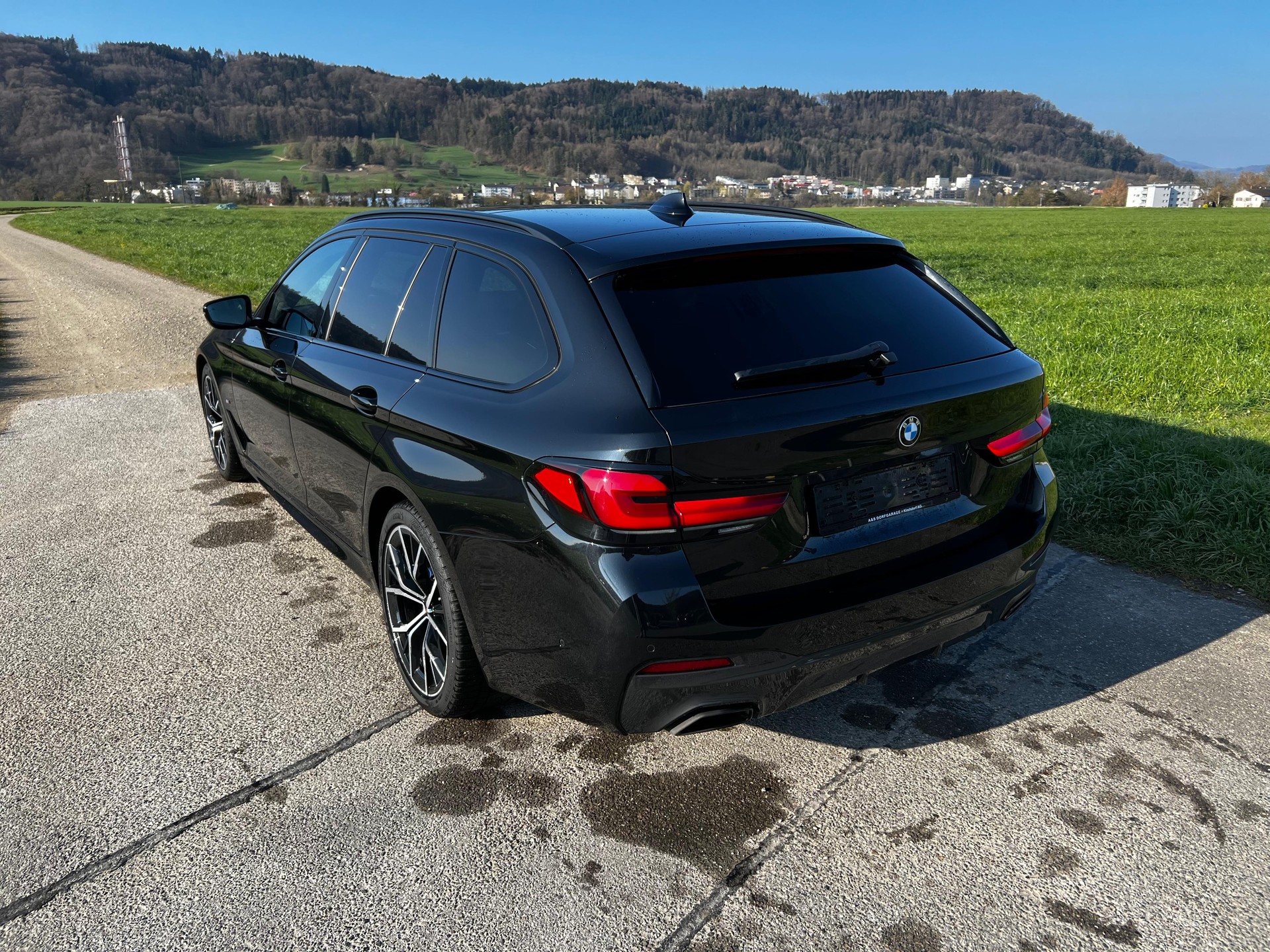 BMW 520d xDrive 48V Touring M Sport Steptronic-image-1