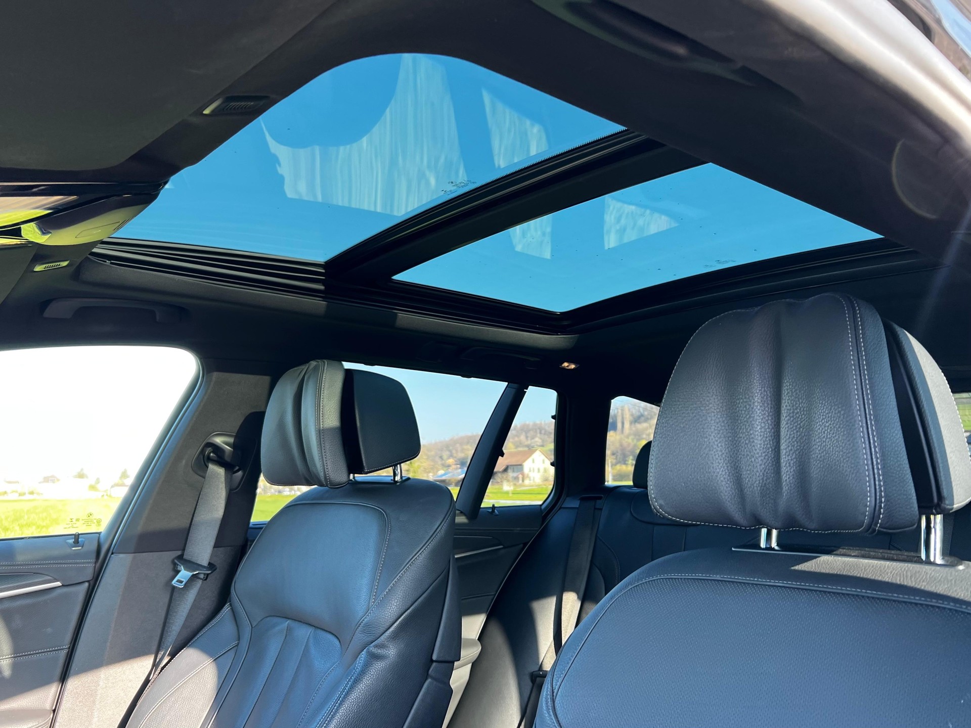 BMW 520d xDrive 48V Touring M Sport Steptronic-image-9