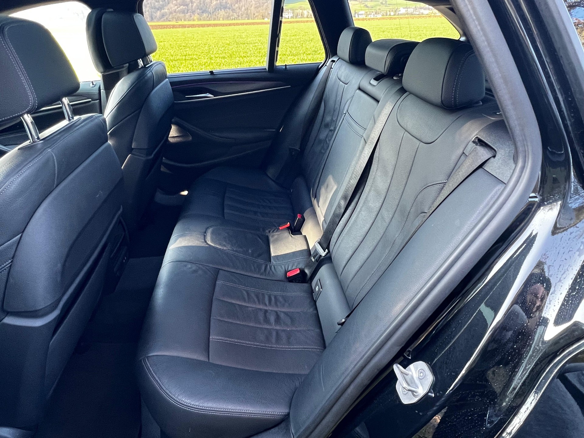 BMW 520d xDrive 48V Touring M Sport Steptronic-image-10