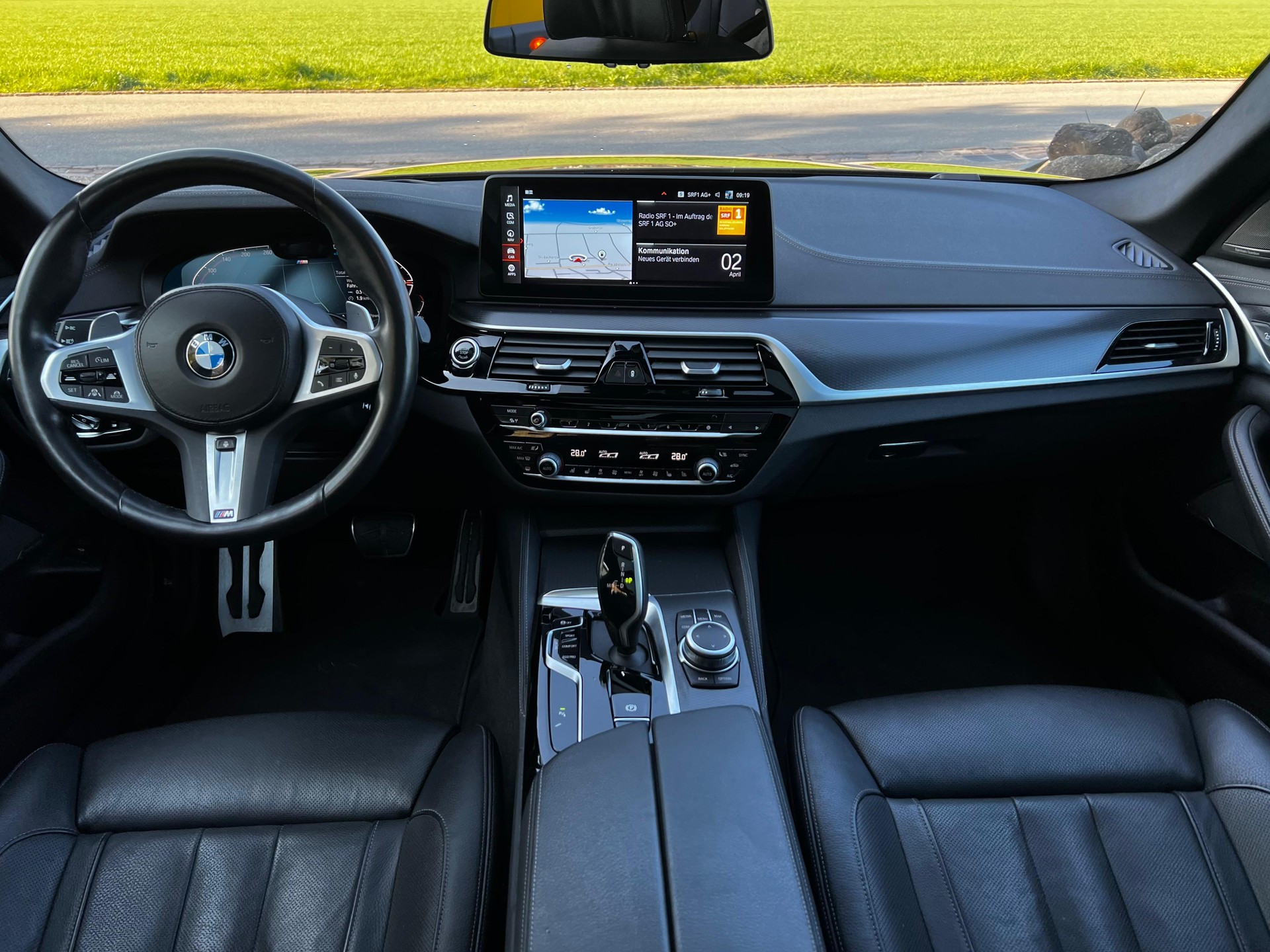 BMW 520d xDrive 48V Touring M Sport Steptronic-image-6