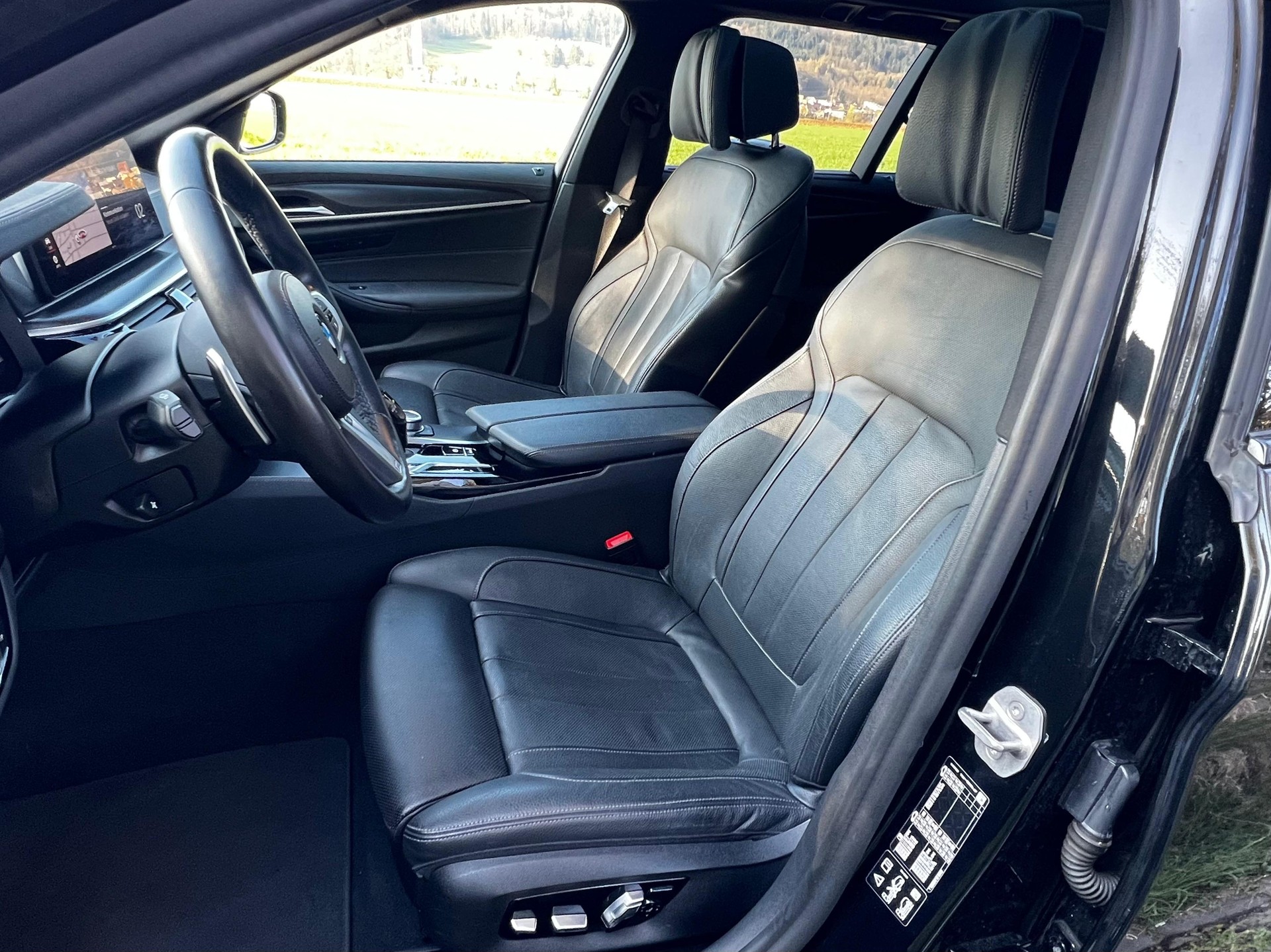 BMW 520d xDrive 48V Touring M Sport Steptronic-image-8