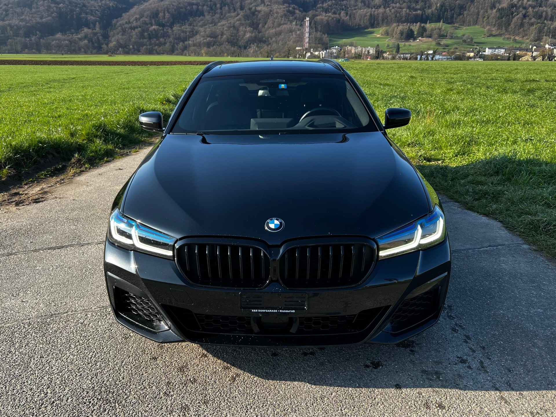 BMW 520d xDrive 48V Touring M Sport Steptronic-image-5
