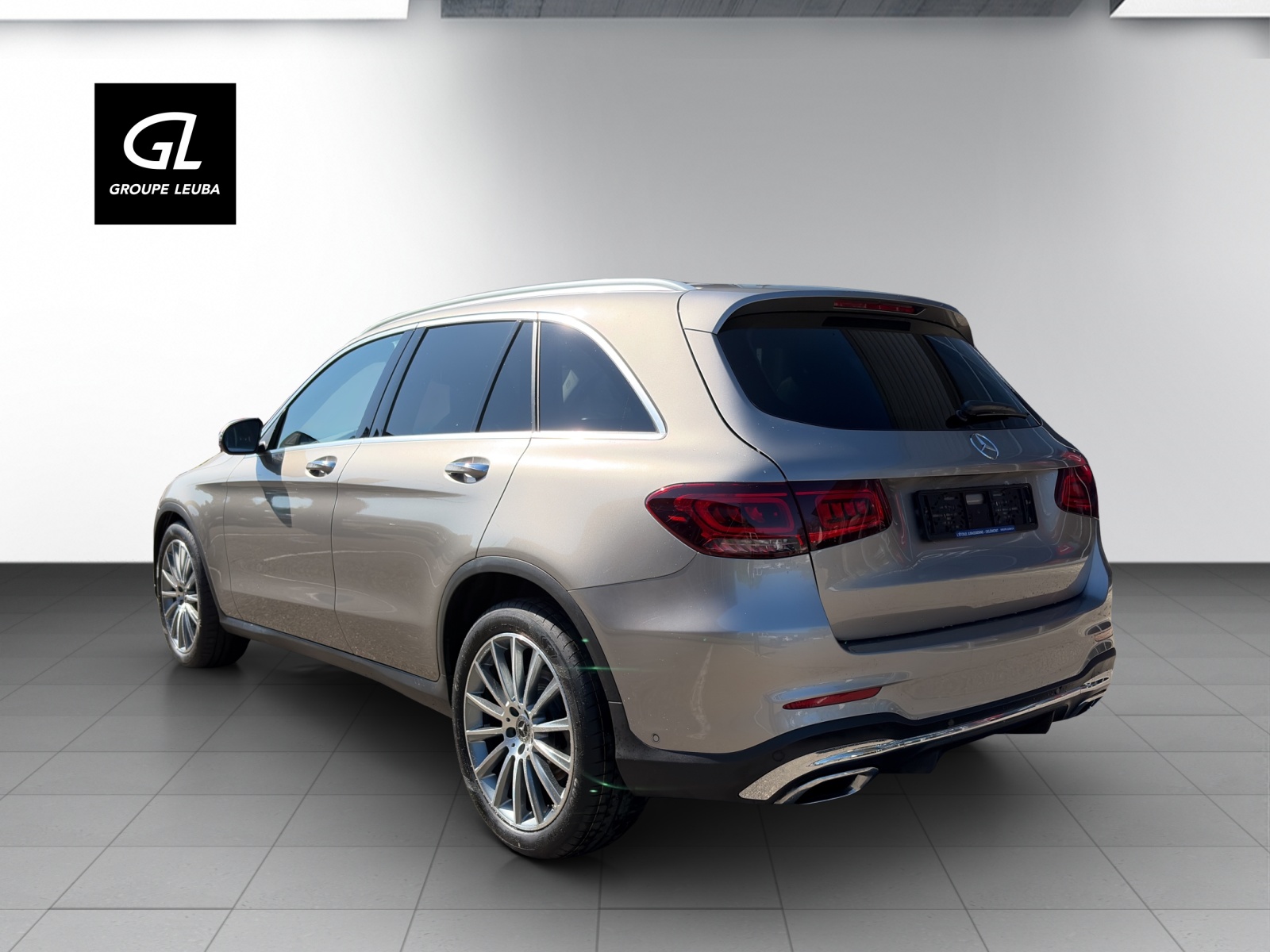 MERCEDES-BENZ GLC 300 AMG Line 4Matic-image-4