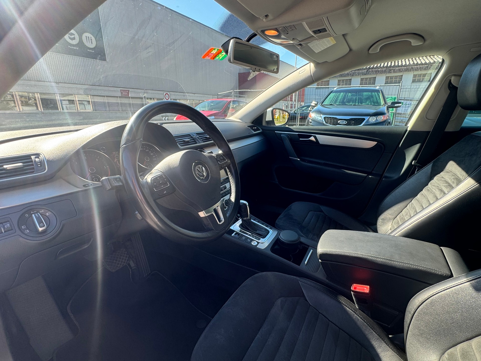 VW Passat Variant 2.0 TDI BMT Highline DSG-image-8