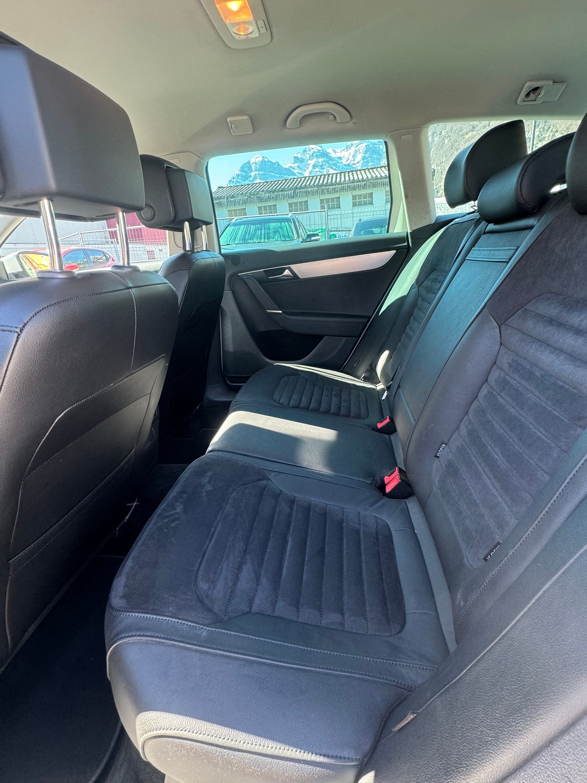 VW Passat Variant 2.0 TDI BMT Highline DSG-image-12