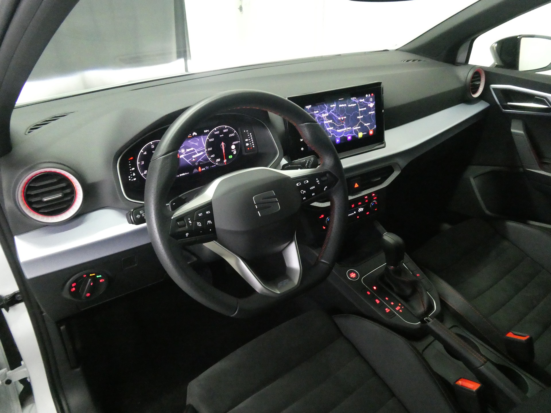 SEAT Ibiza 1.5 EcoTSI FR DSG - Navi - Digital Cockpit - Leder/Alcantara - Keyless - Kamera - 150 PS-image-7
