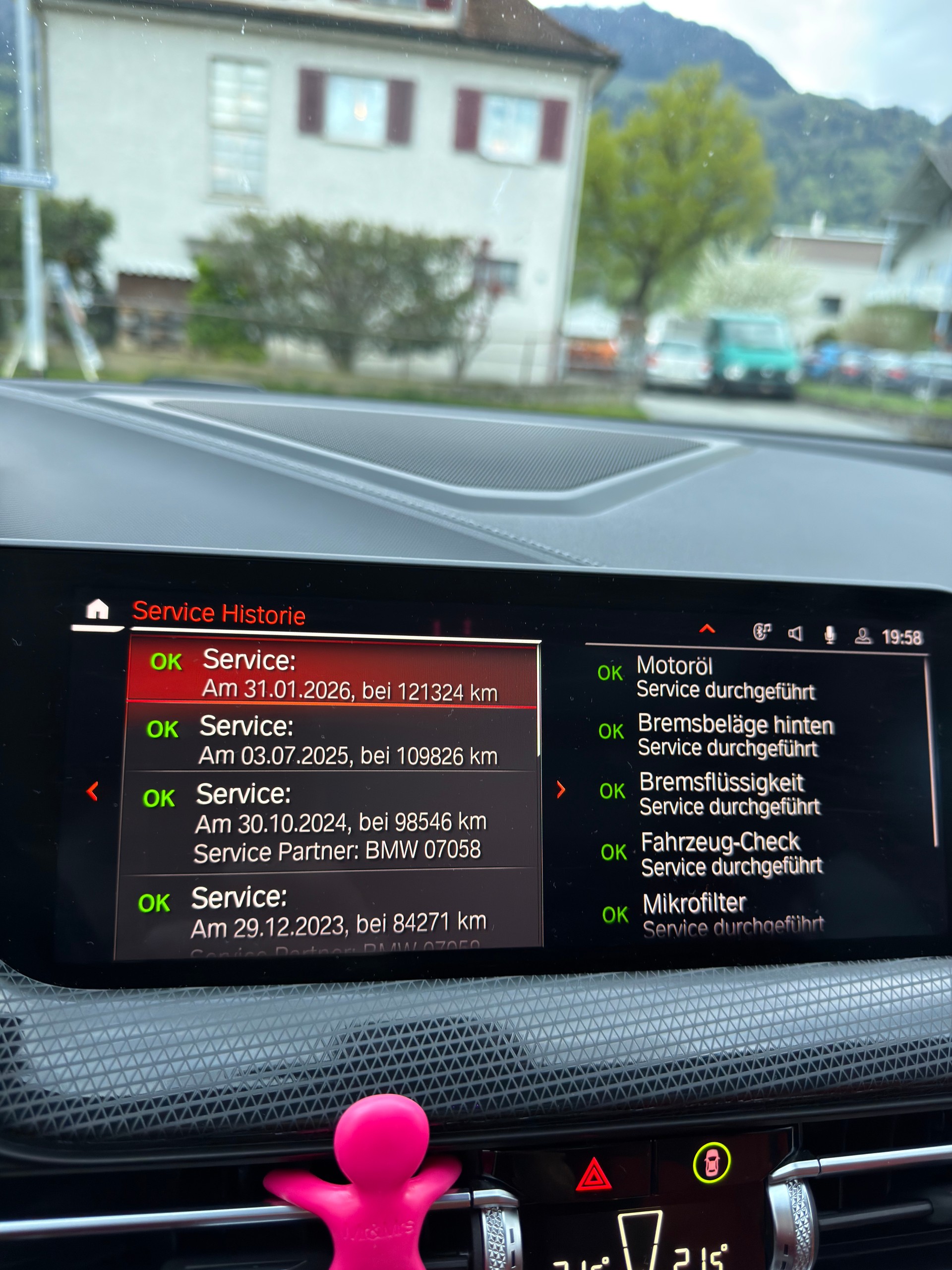 BMW M135i xDrive Steptronic Ab Service und MFK-image-5