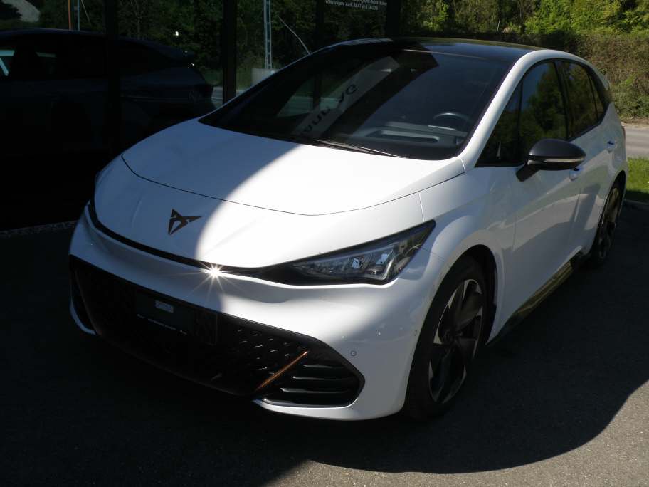 CUPRA Born Electric-showroom-element-1