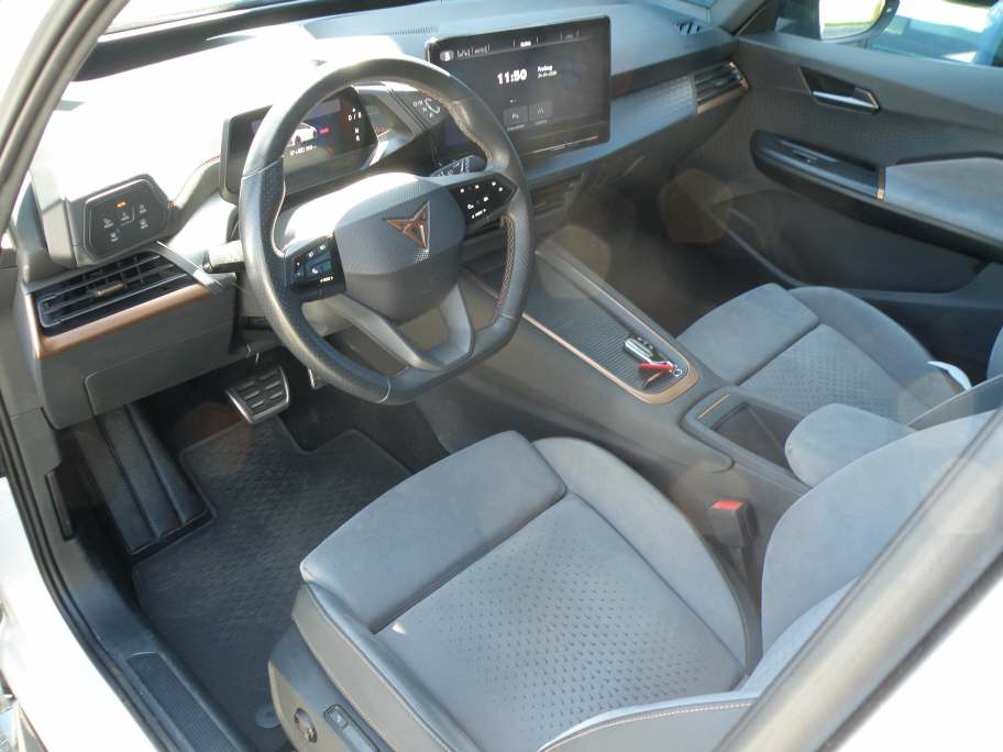 CUPRA Born Electric-showroom-element-3