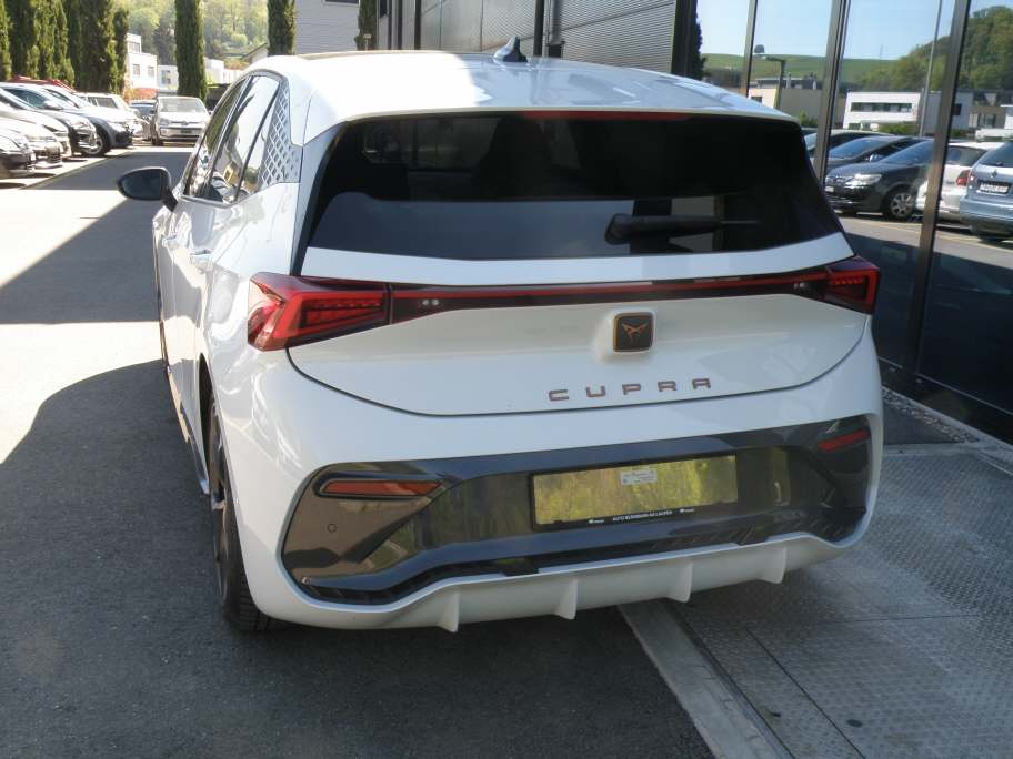 CUPRA Born Electric-showroom-element-2