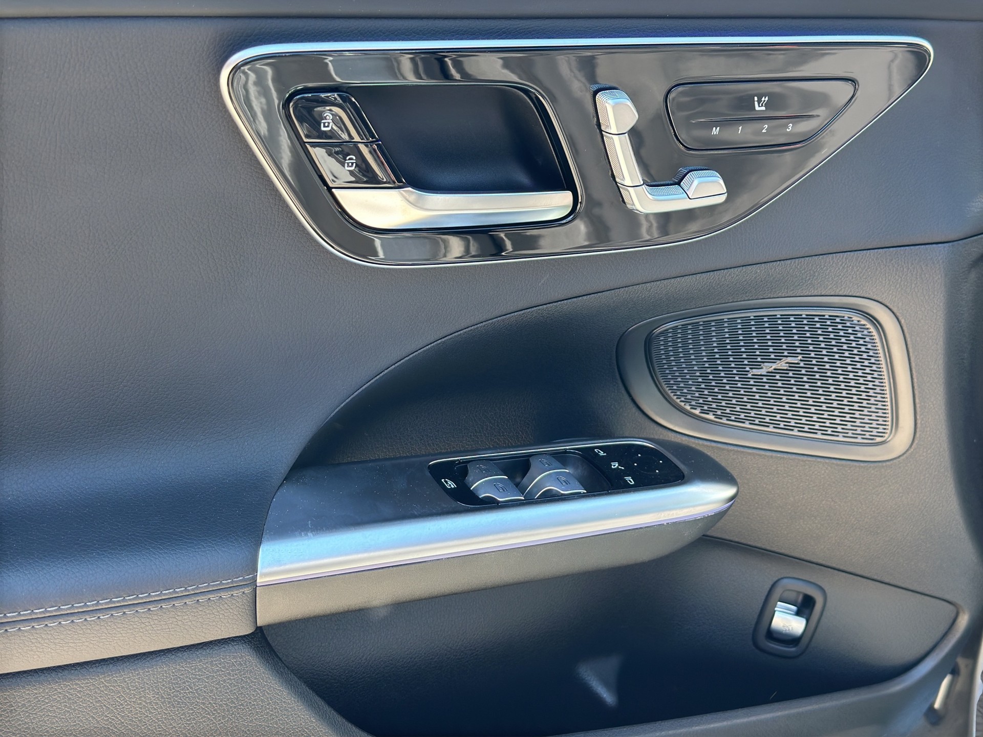 MERCEDES-BENZ C 220 d AMG Night 9G-Tronic-image-8