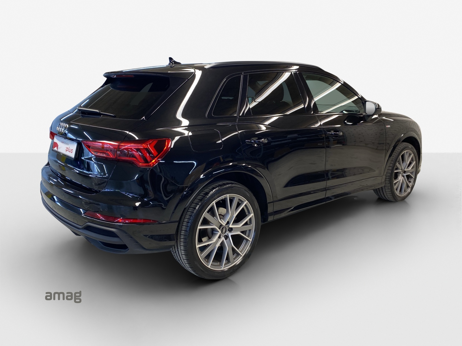 AUDI Q3 35 TFSI S line S-tronic-image-4