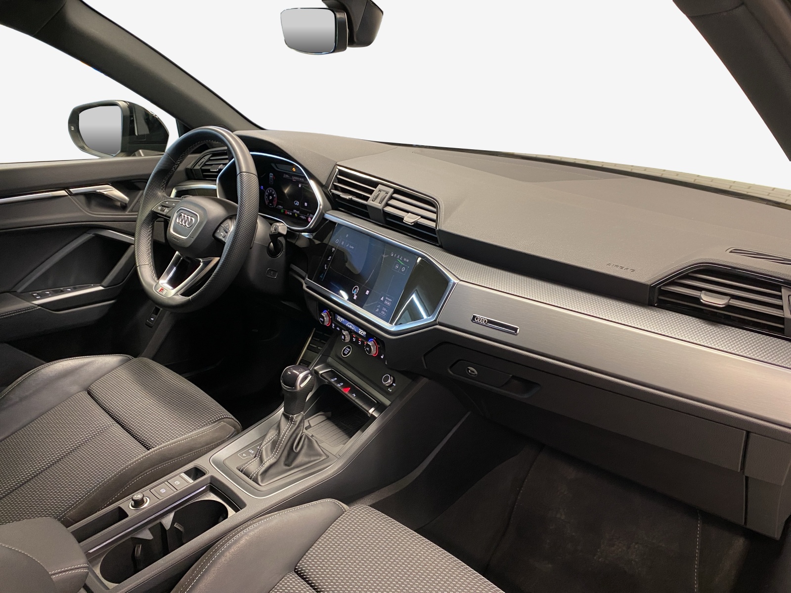 AUDI Q3 35 TFSI S line S-tronic-image-13