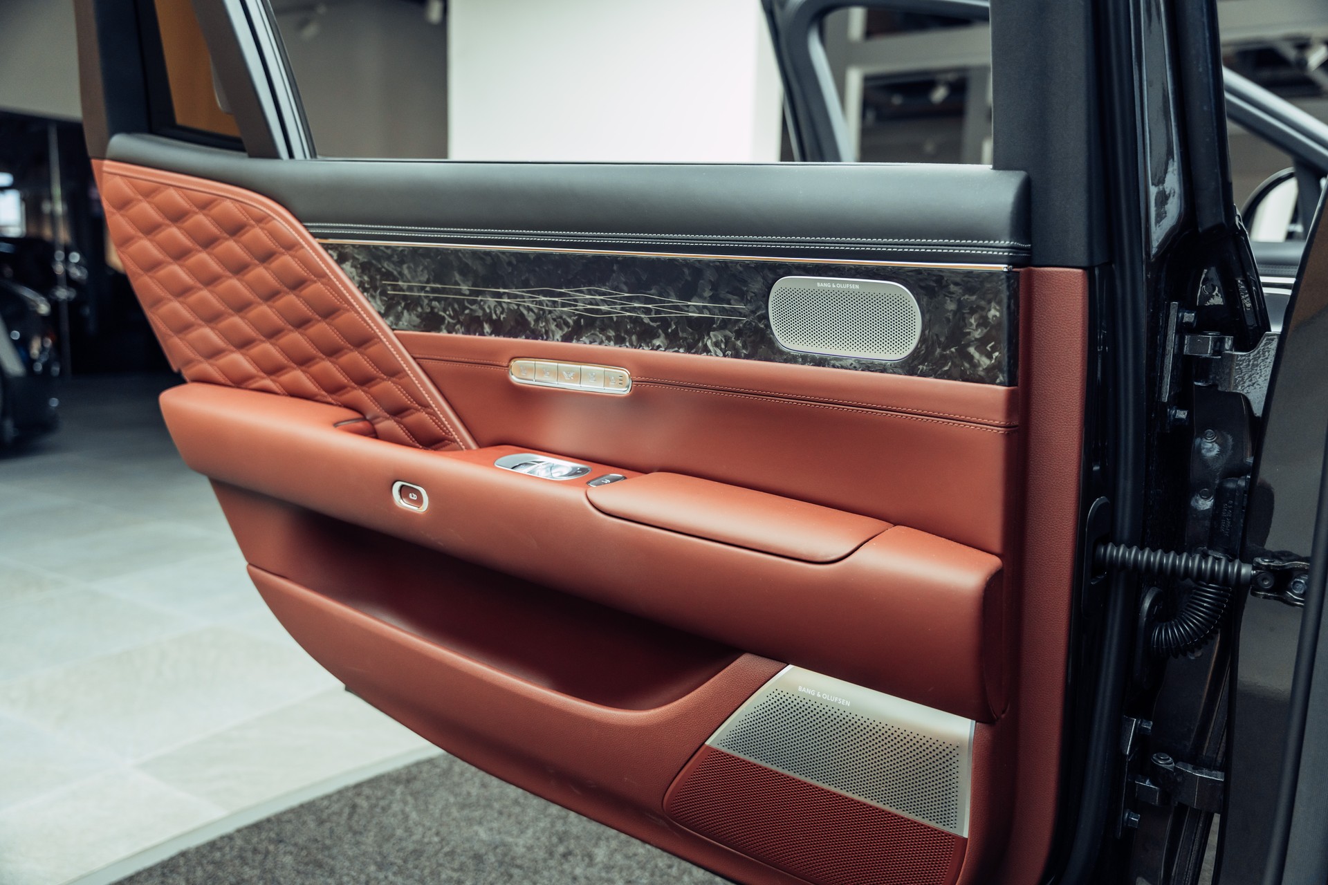 GENESIS G90 Luxury Plus LWB AWD-image-16