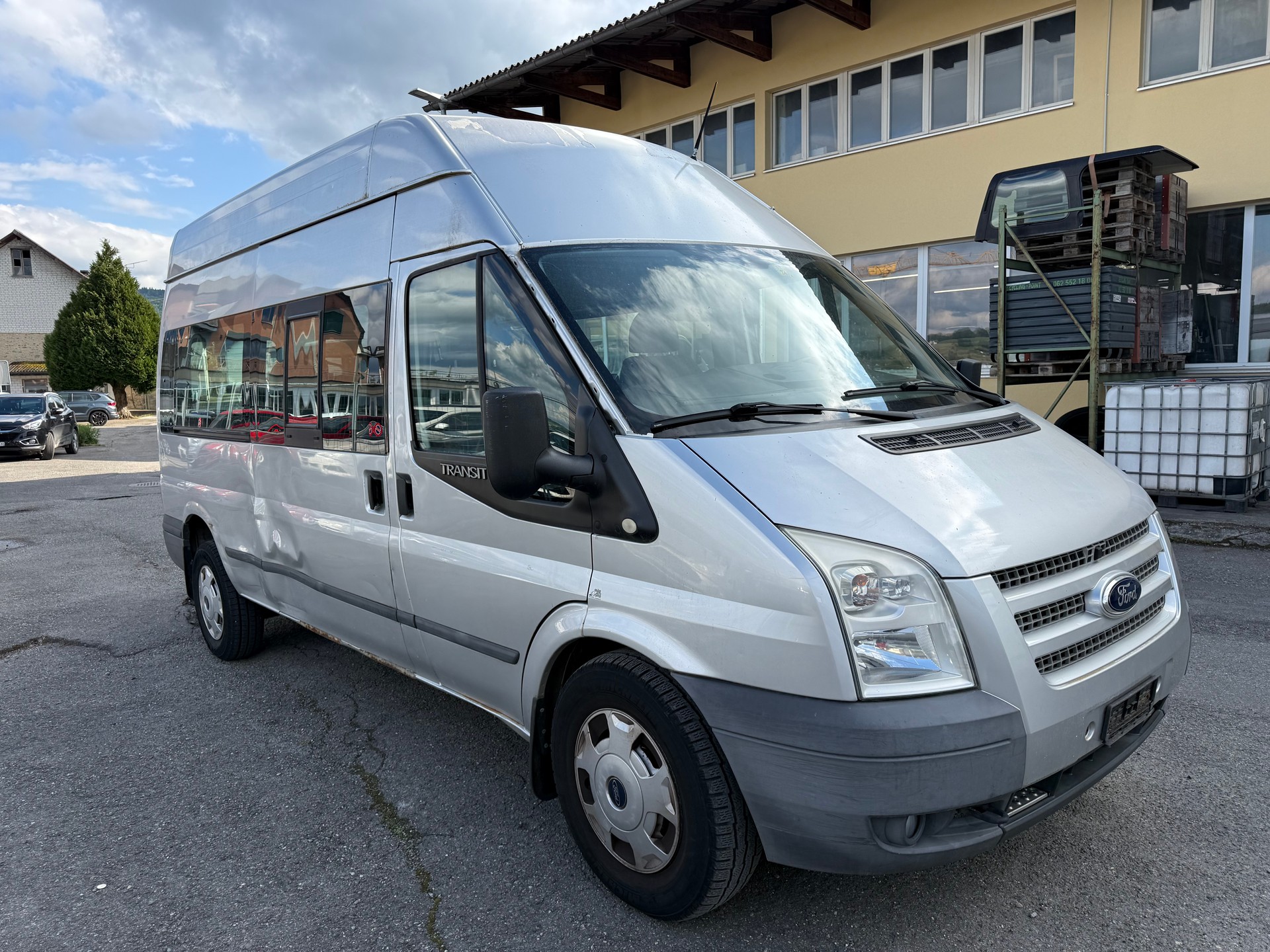 FORD Transit 350L Level 3-image-1