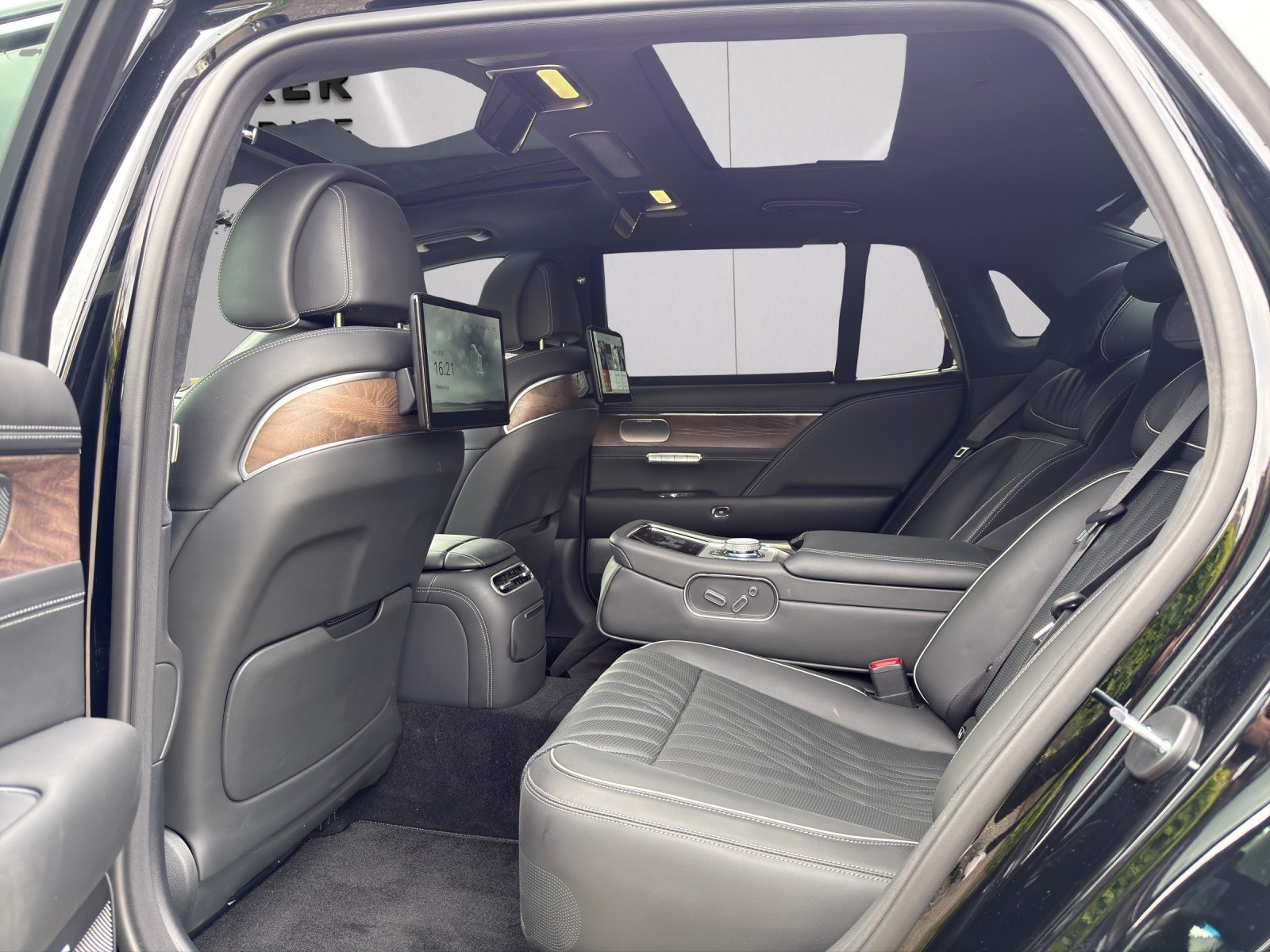 GENESIS G90 Luxury-image-9