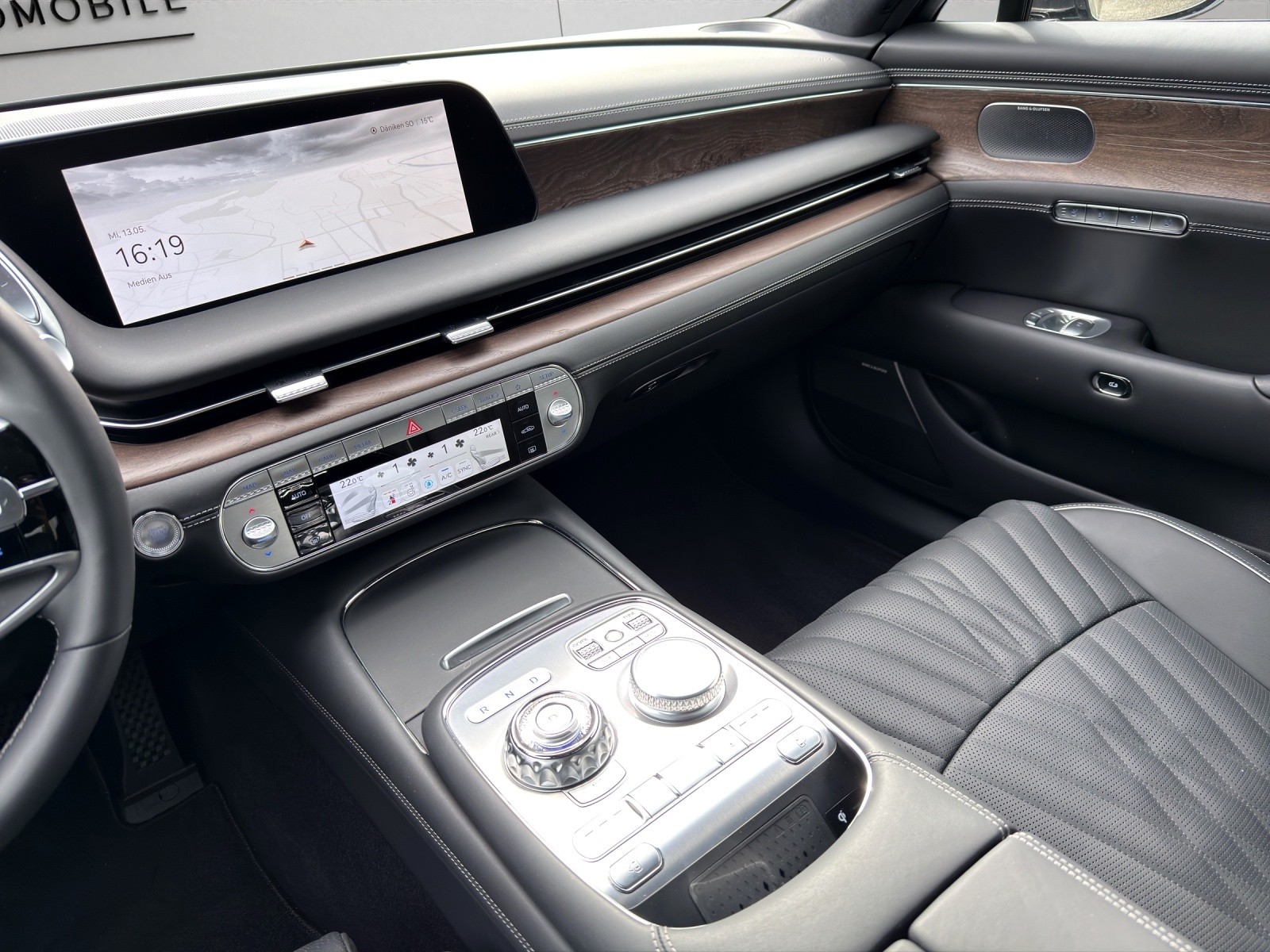 GENESIS G90 Luxury-image-14