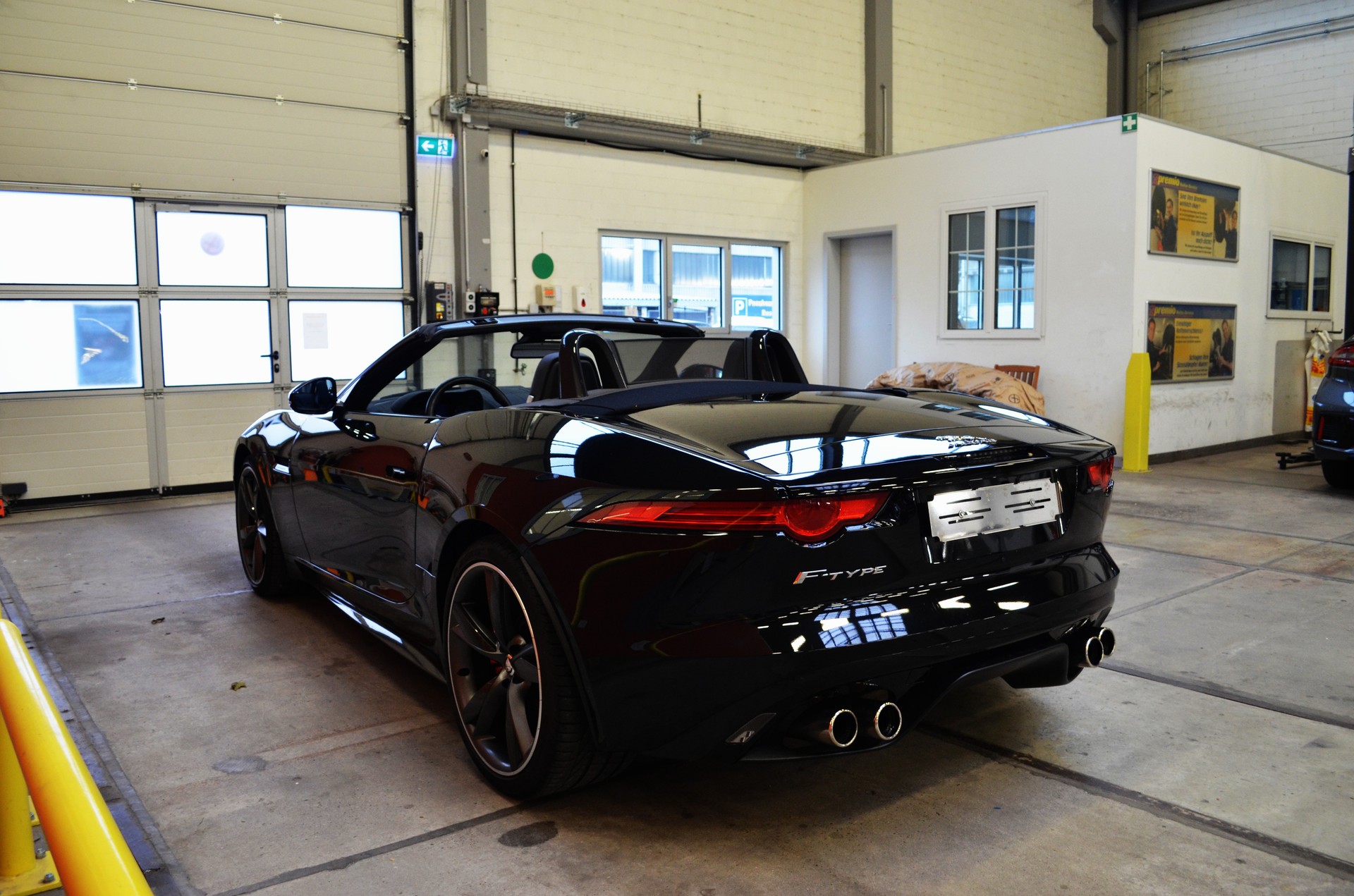 JAGUAR F-Type Convertible S 5.0 V8 S/C-image-8