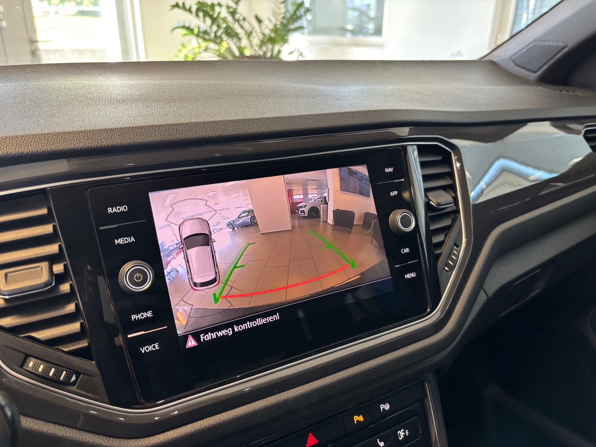 VW T-Roc 2.0 TSI R-Line DSG 4Motion-image-14
