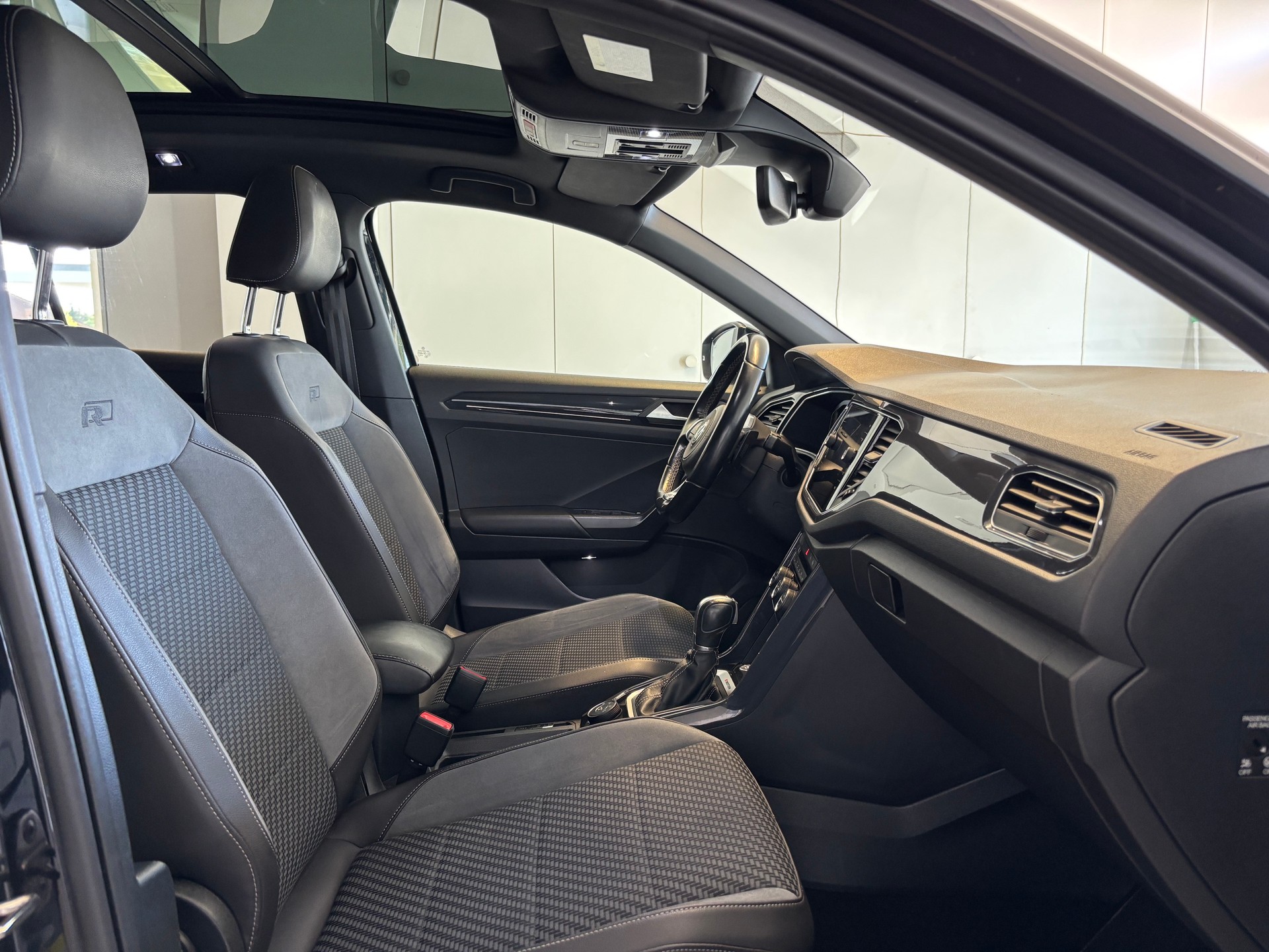 VW T-Roc 2.0 TSI R-Line DSG 4Motion-image-9