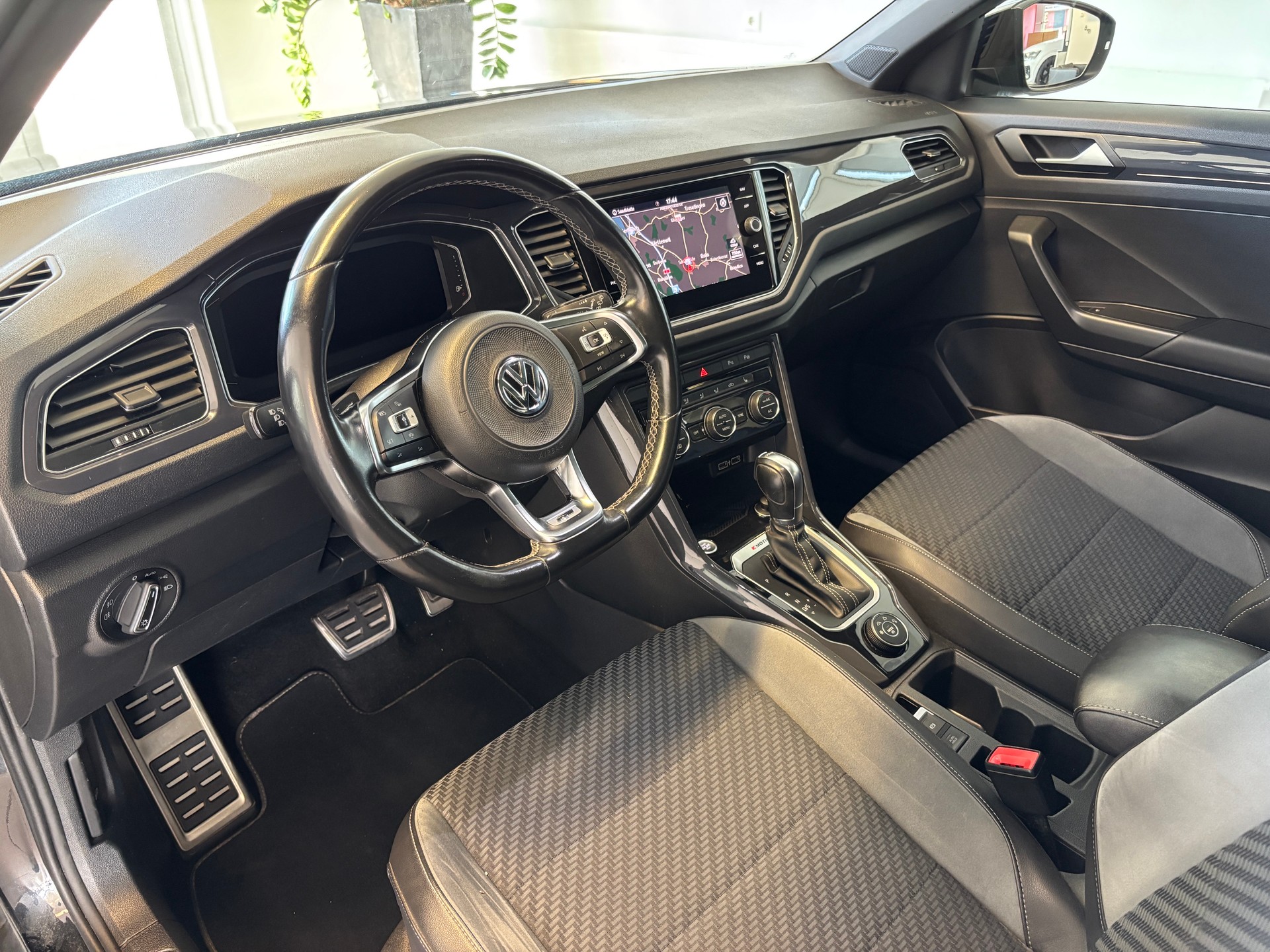 VW T-Roc 2.0 TSI R-Line DSG 4Motion-image-4