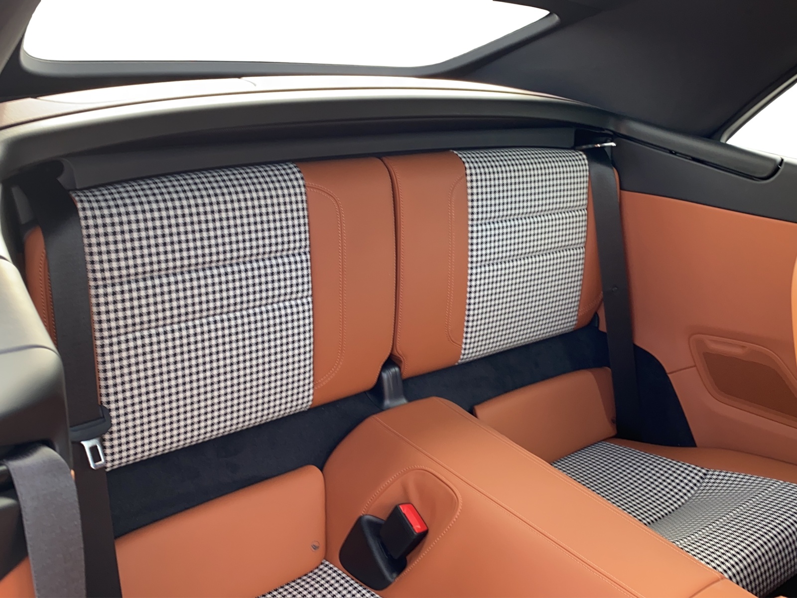 PORSCHE 911 Turbo S Cabriolet PDK-image-18