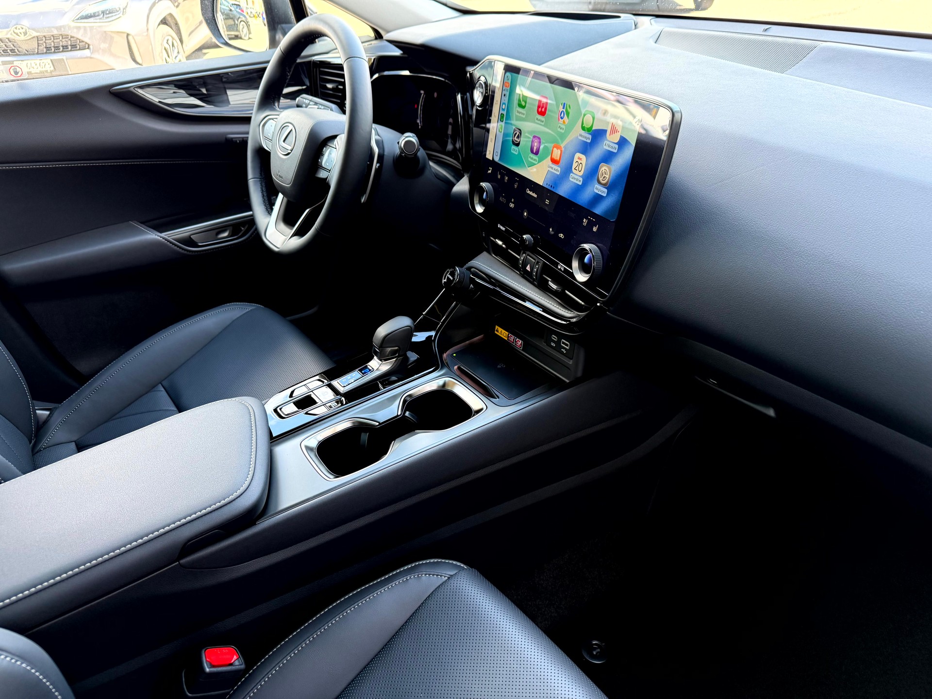 LEXUS NX 450h+ E-FOUR Comfort-image-14