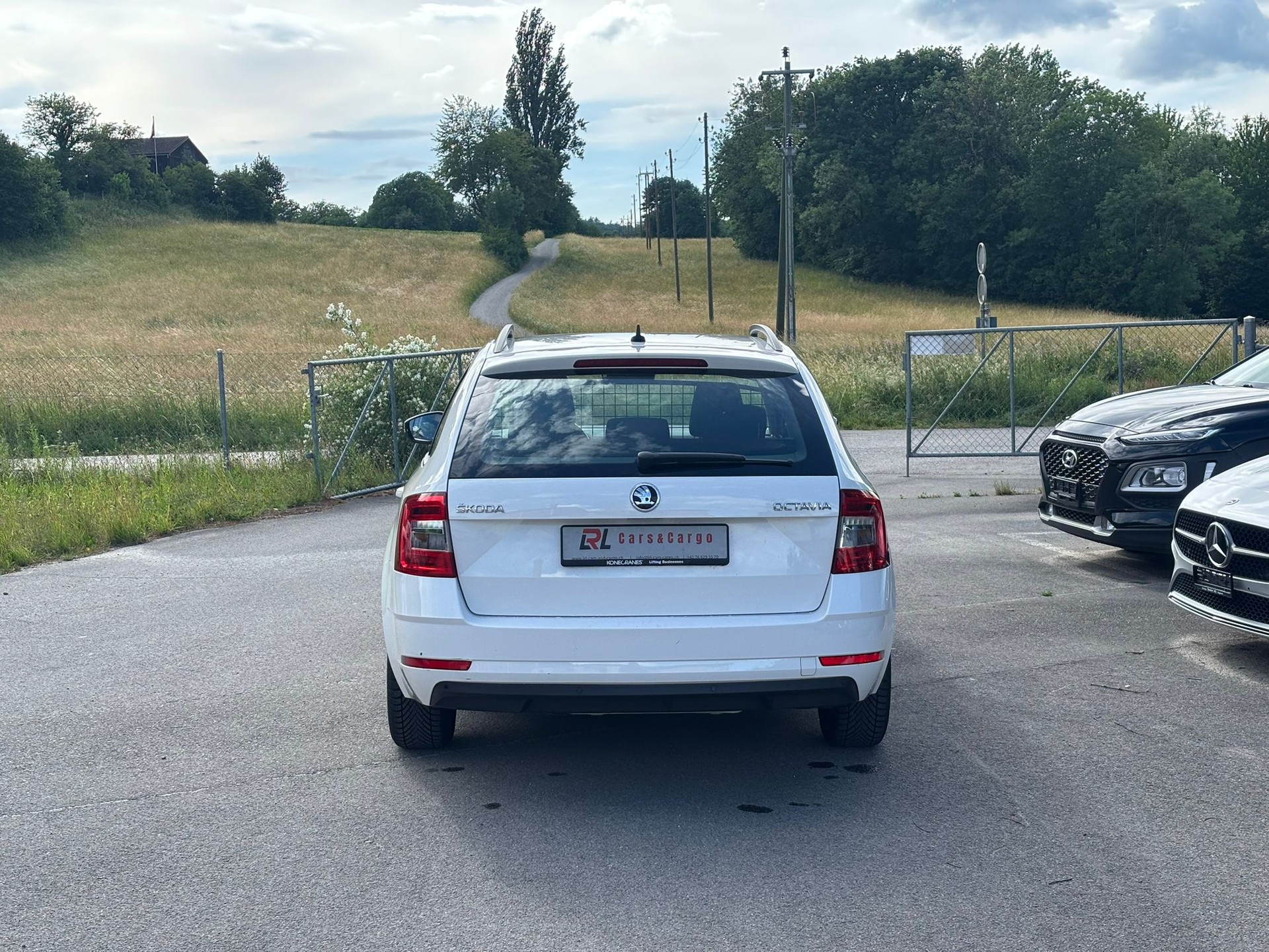 SKODA Octavia Combi 1.6 TDI Ambition-image-5