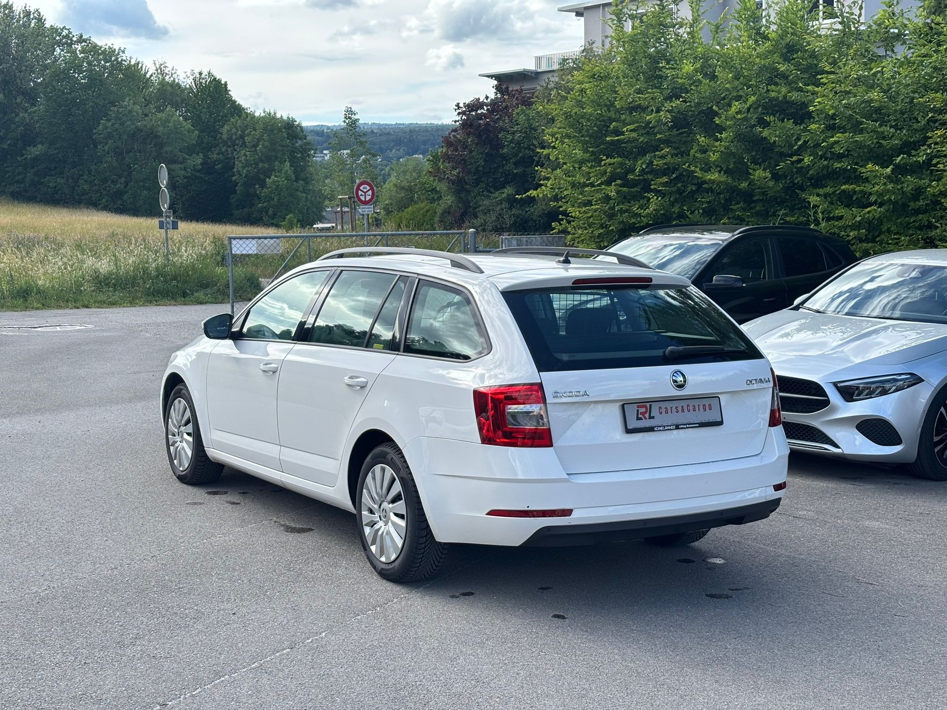 SKODA Octavia Combi 1.6 TDI Ambition-image-4