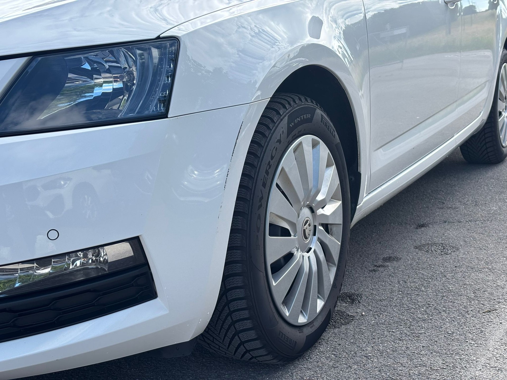 SKODA Octavia Combi 1.6 TDI Ambition-image-13