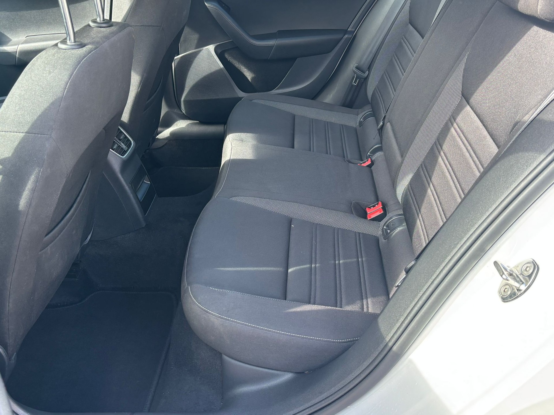 SKODA Octavia Combi 1.6 TDI Ambition-image-11